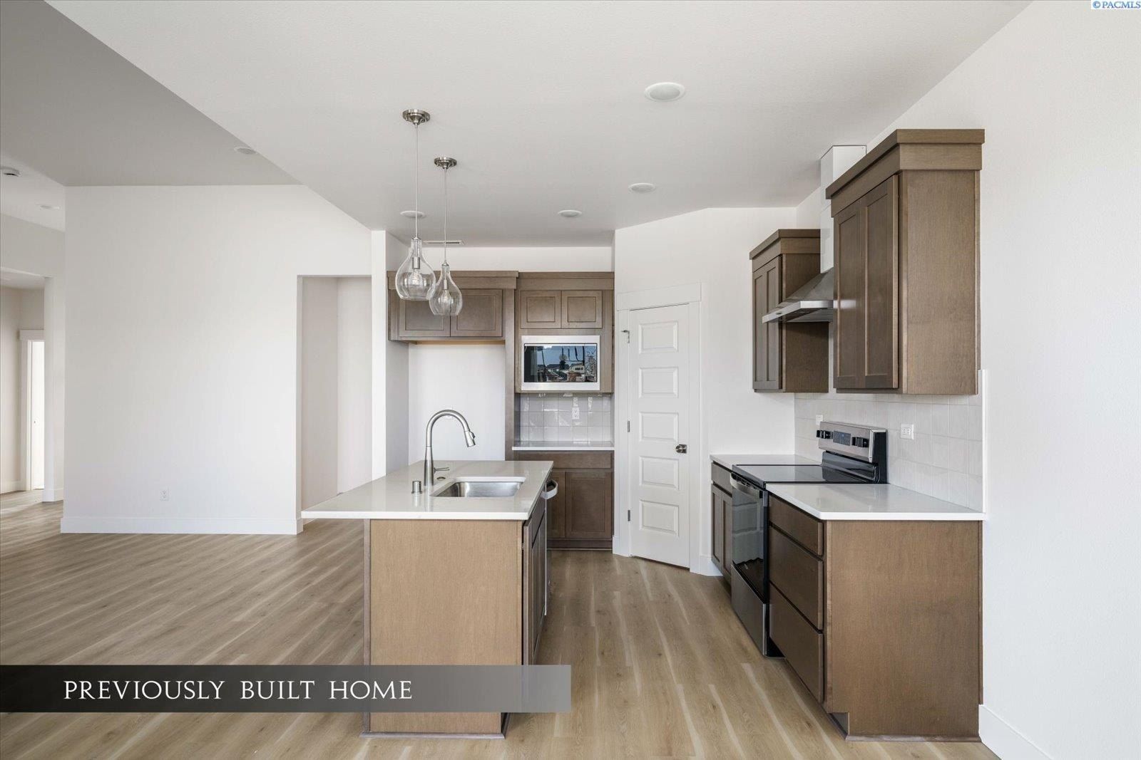 10159 W 16Th Place. Kennewick, WA 99338