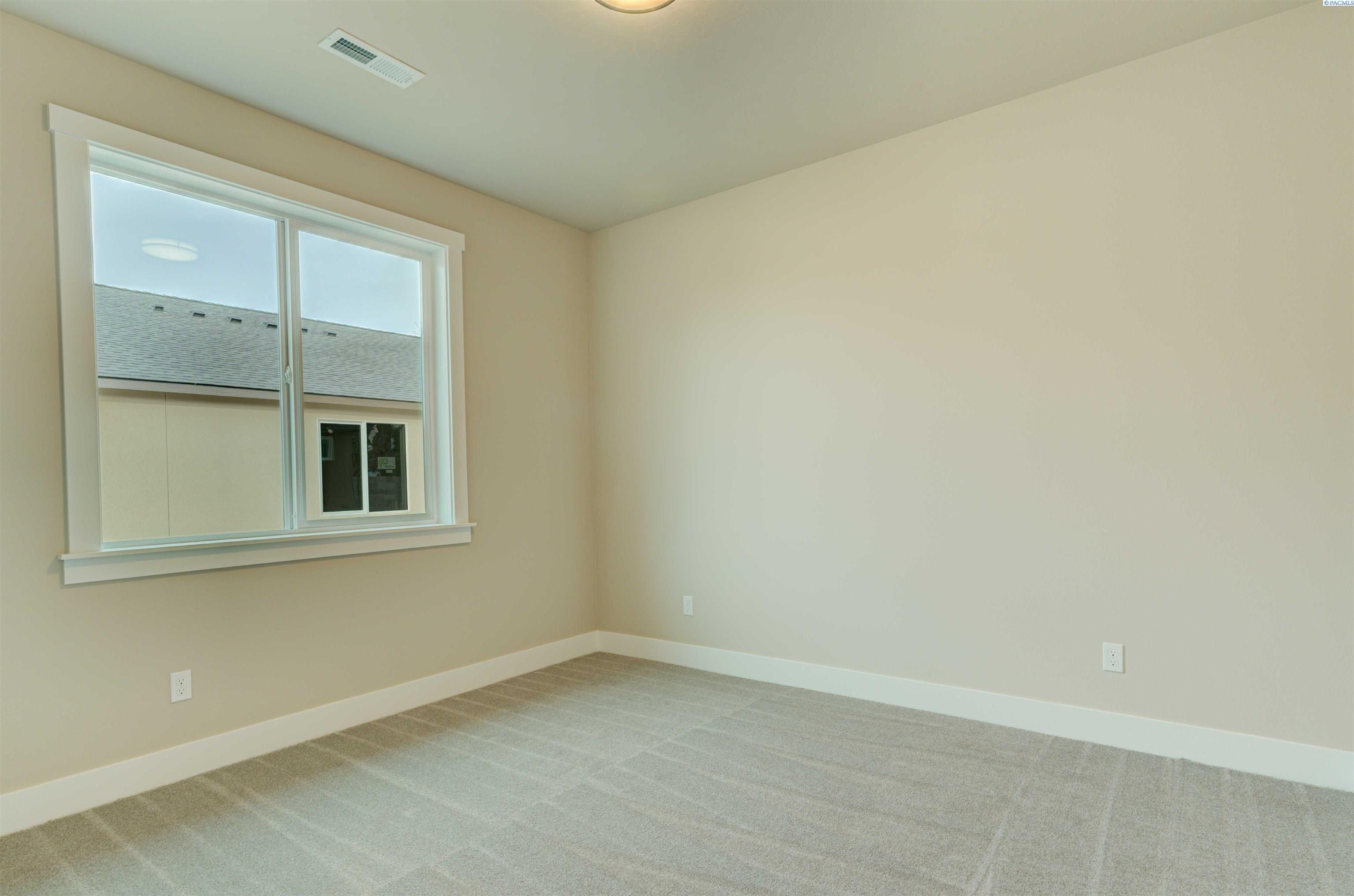 1072 N Grant Place. Kennewick, WA 99336