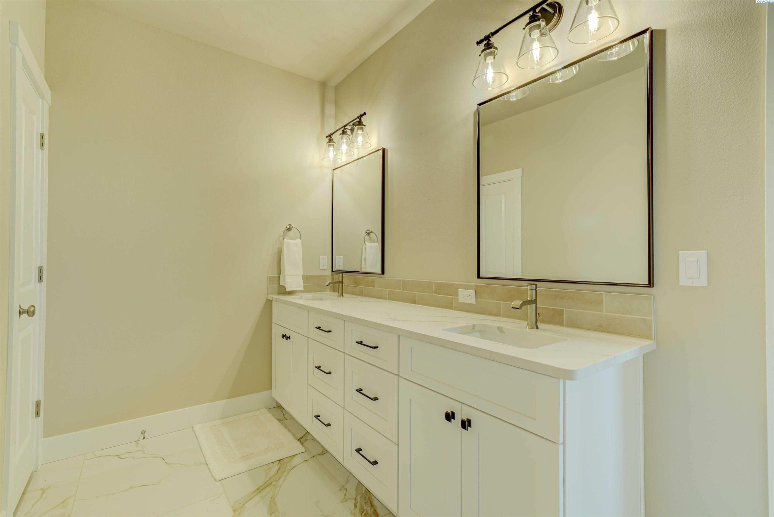 1103 N Grant Place. Kennewick, WA 99336