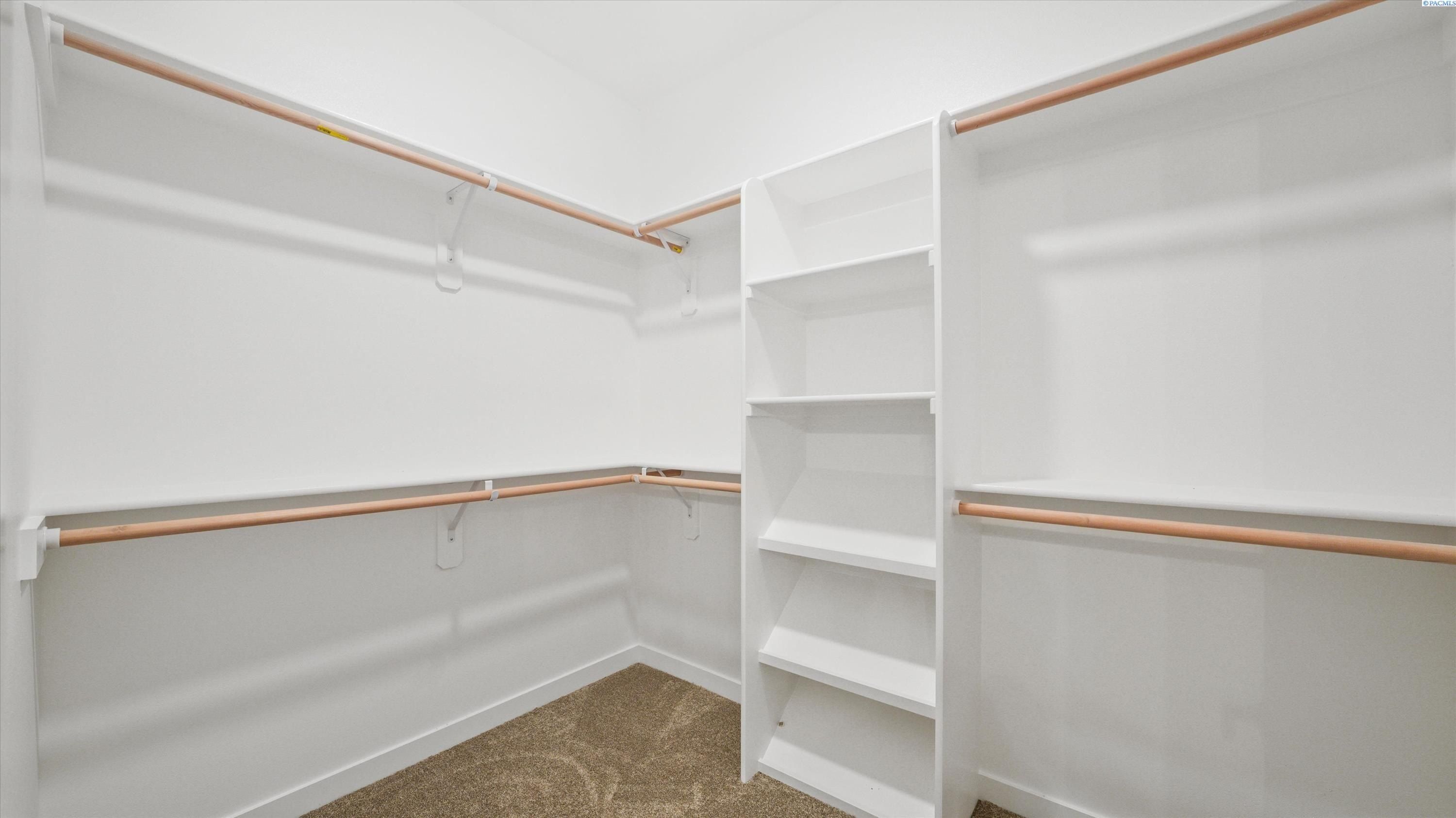 1109 Fairhaven Loop. Richland, WA 99352