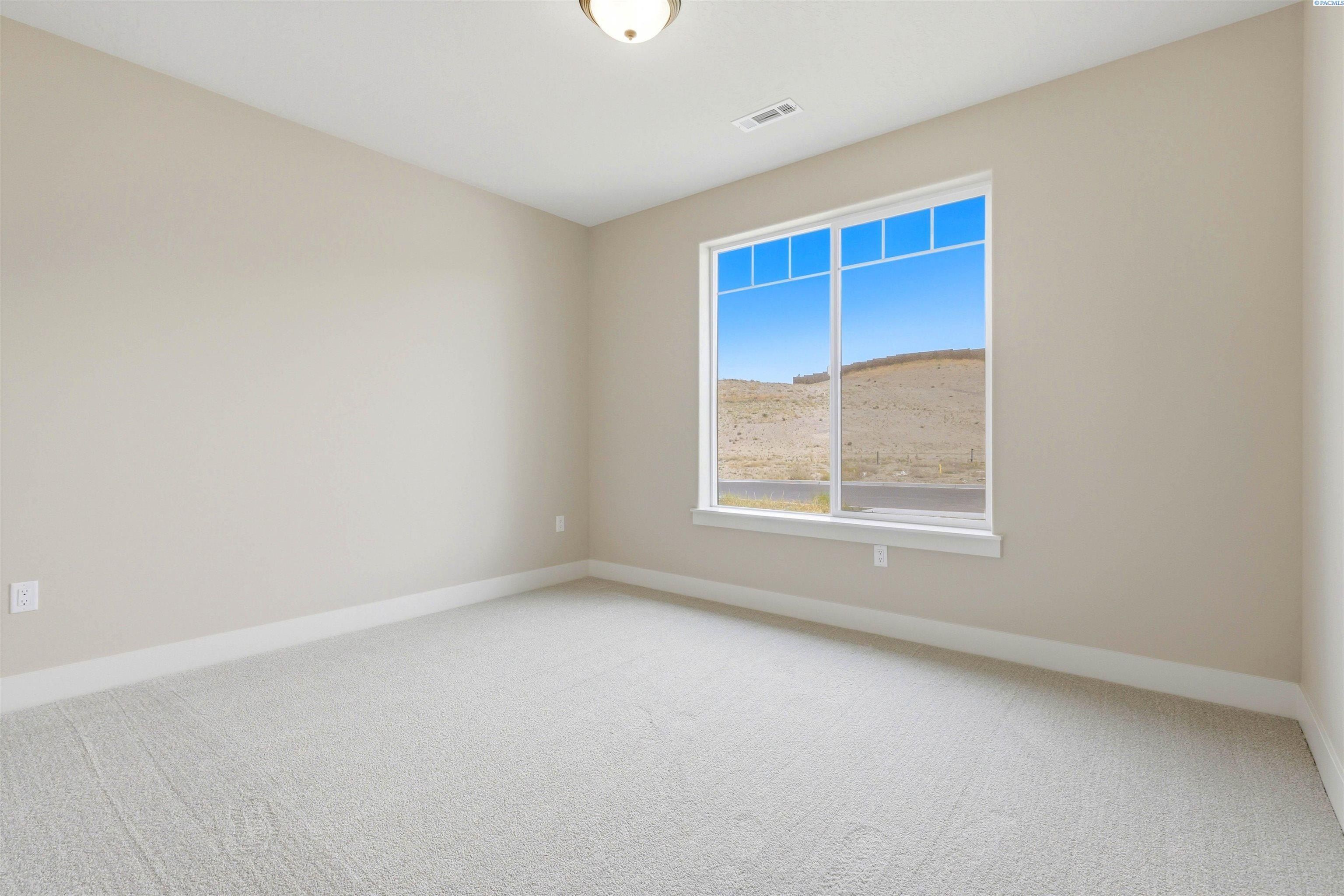 979 Thebes St. West Richland, WA 99353