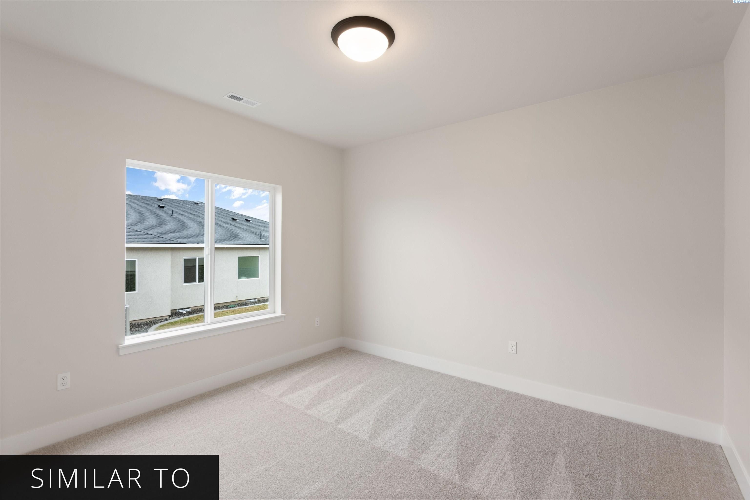 1140 S Florida Loop. Kennewick, WA 99338