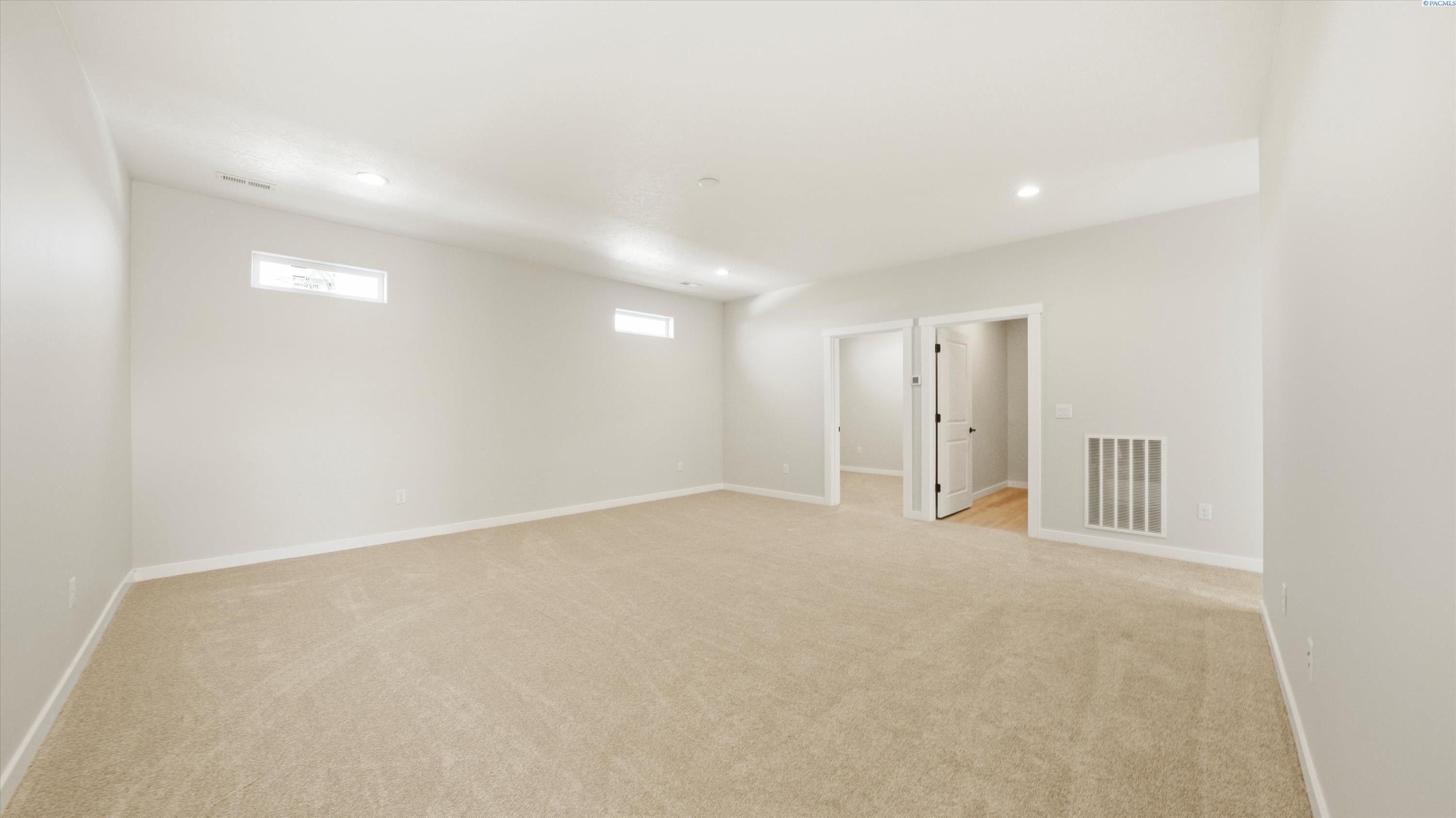 1105 Fairhaven Loop. Richland, WA 99352