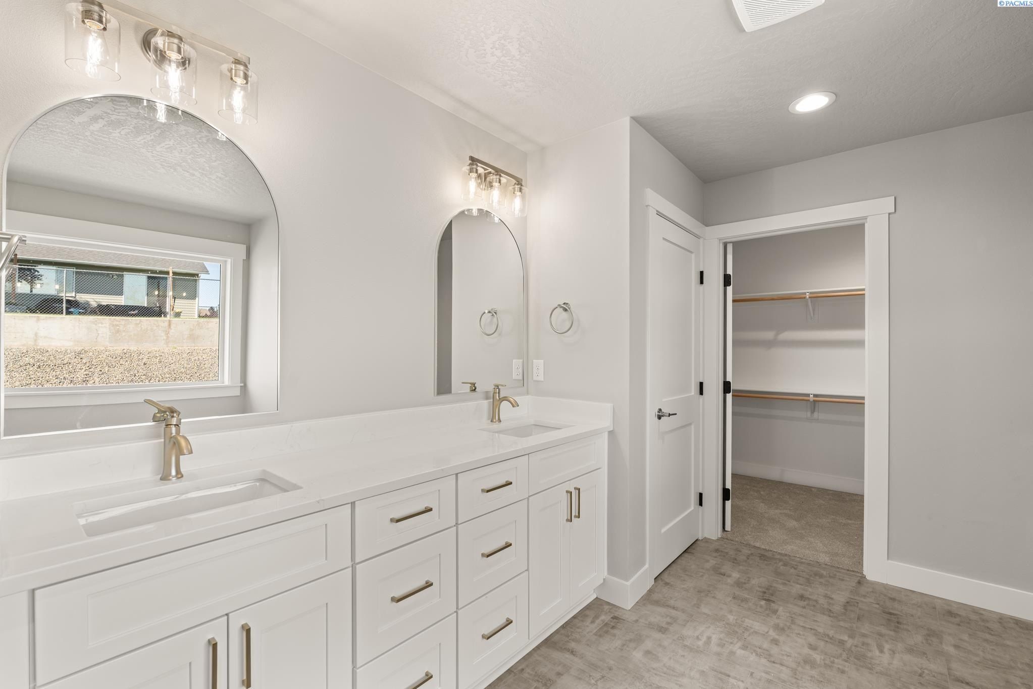 1329 W Ivy Ct. Sunnyside, WA 98944