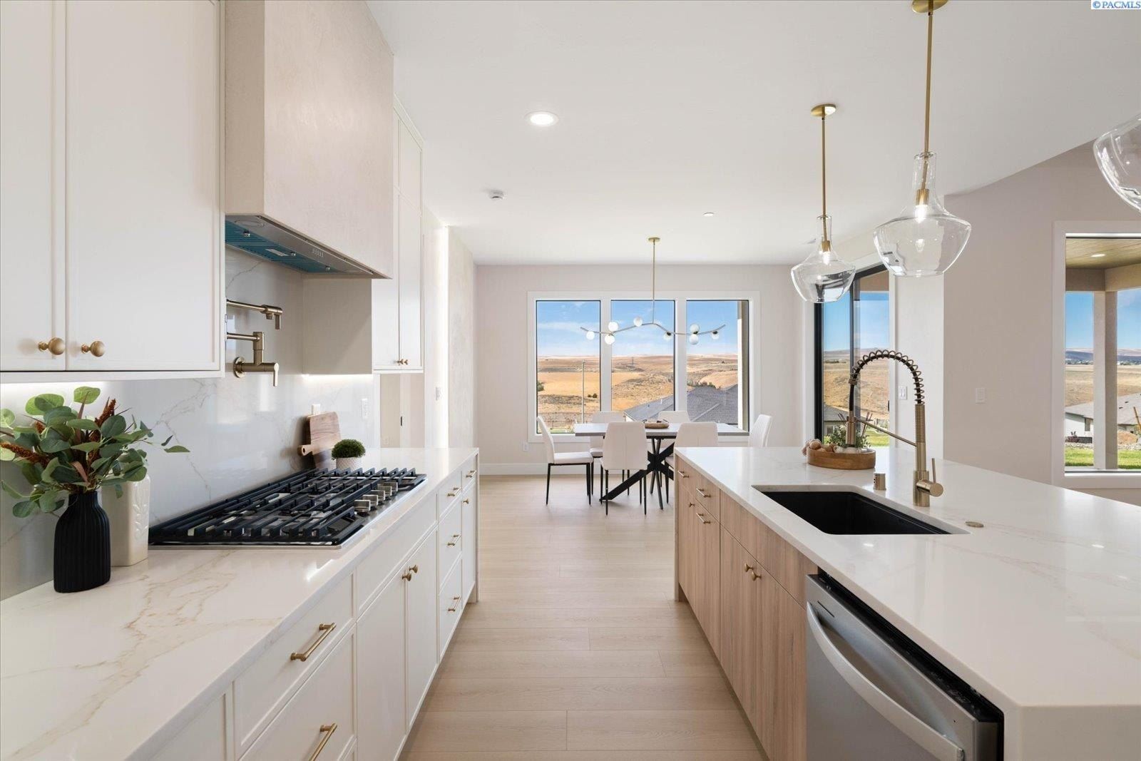 7541 W 22Nd Place. Kennewick, WA 99337