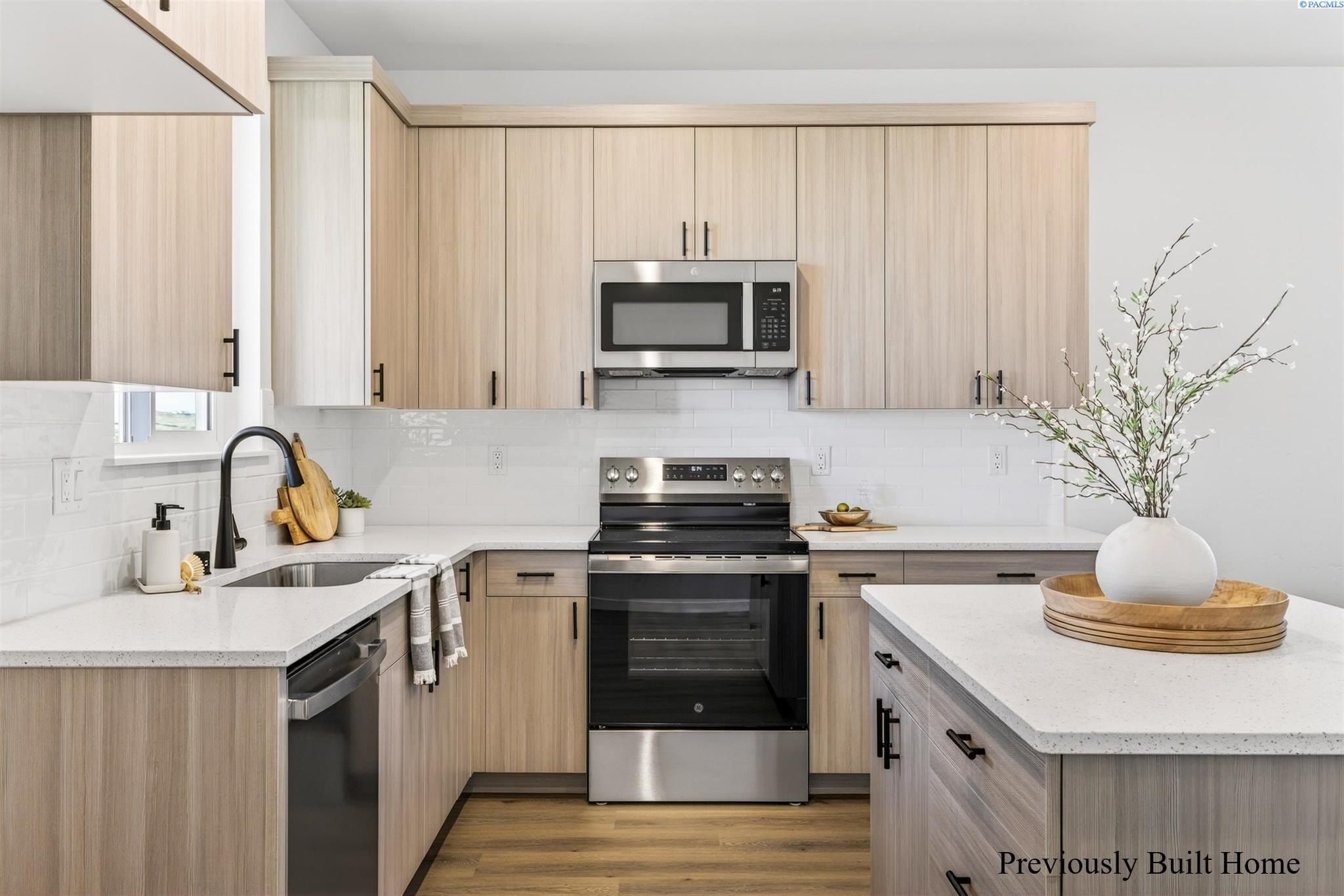 3514 Nuthatch Street Lot 218. Richland, WA 99352