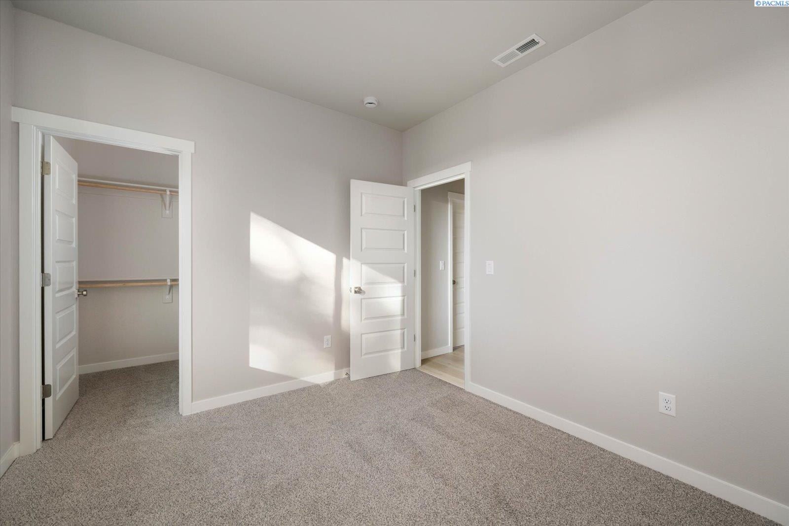 10151 W 16Th Place. Kennewick, WA 99338