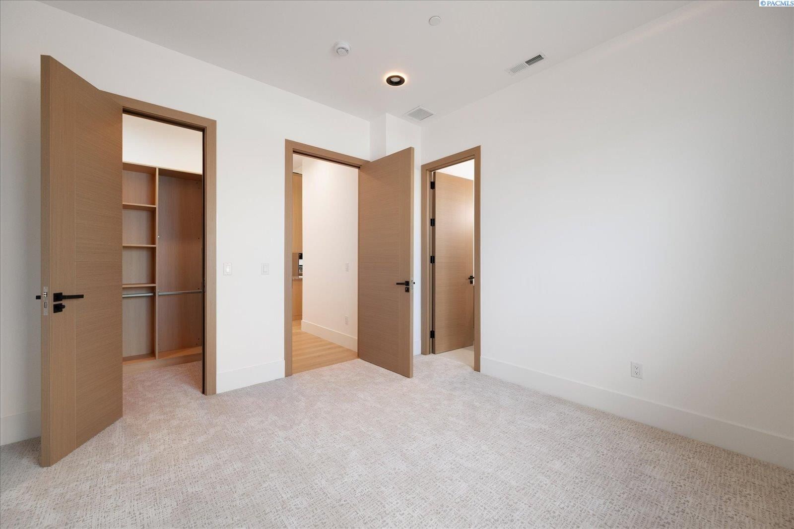 6917 W 22Nd Ave. Kennewick, WA 99338
