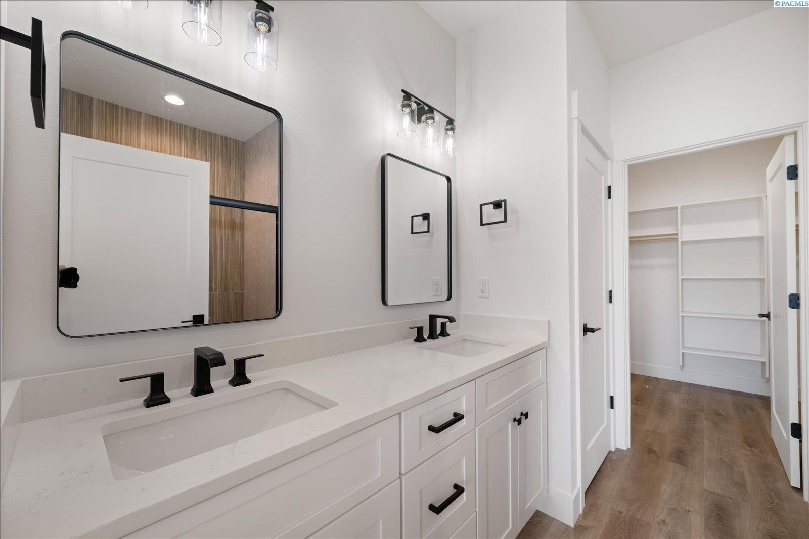1117 Fairhaven Loop. Richland, WA 99352