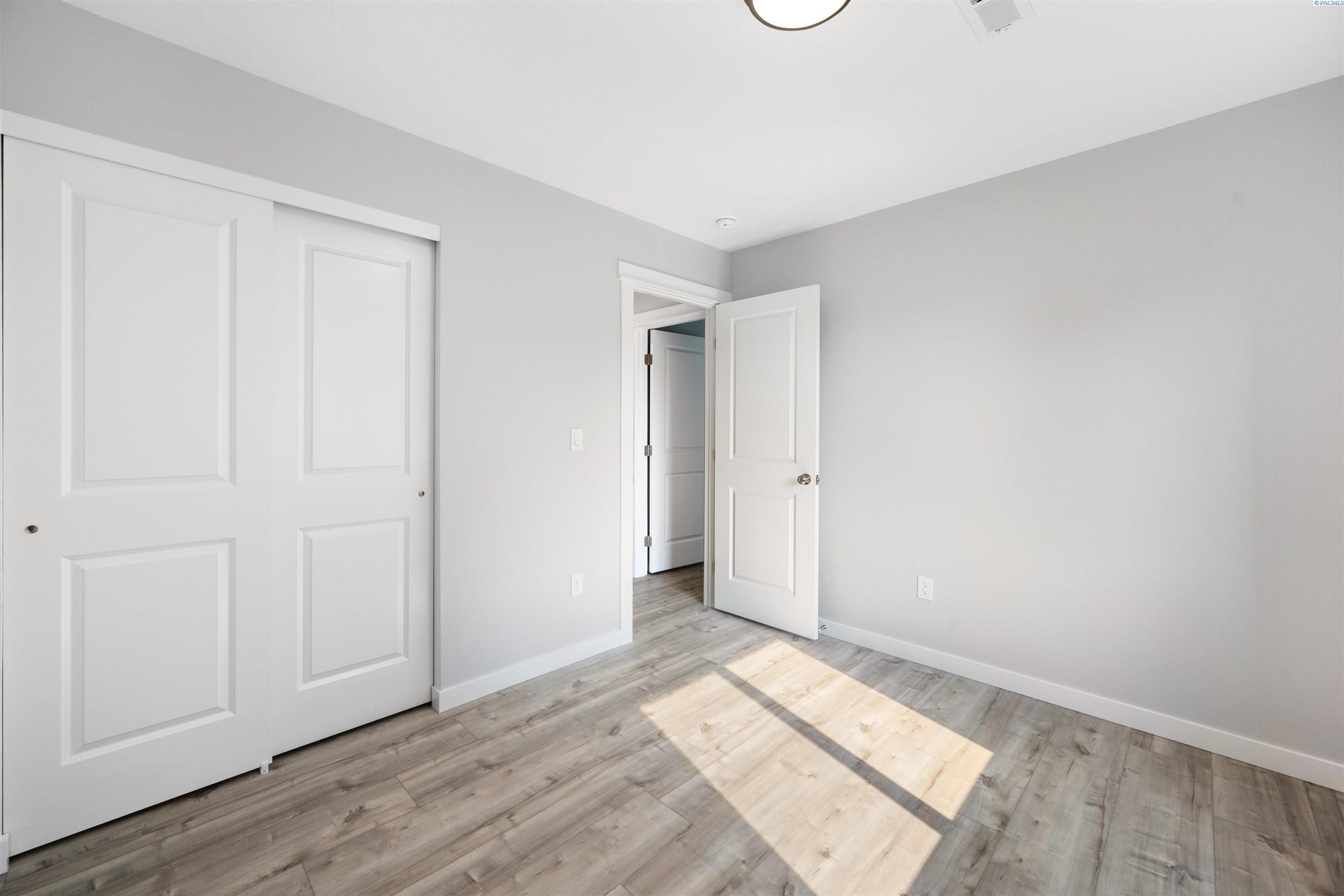 502 N Kent Place. Kennewick, WA 99336