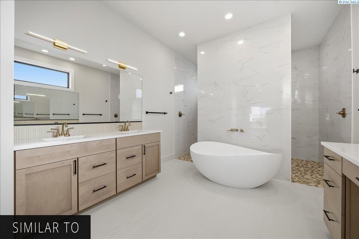 2501 Falconcrest Loop. Richland, WA 99352