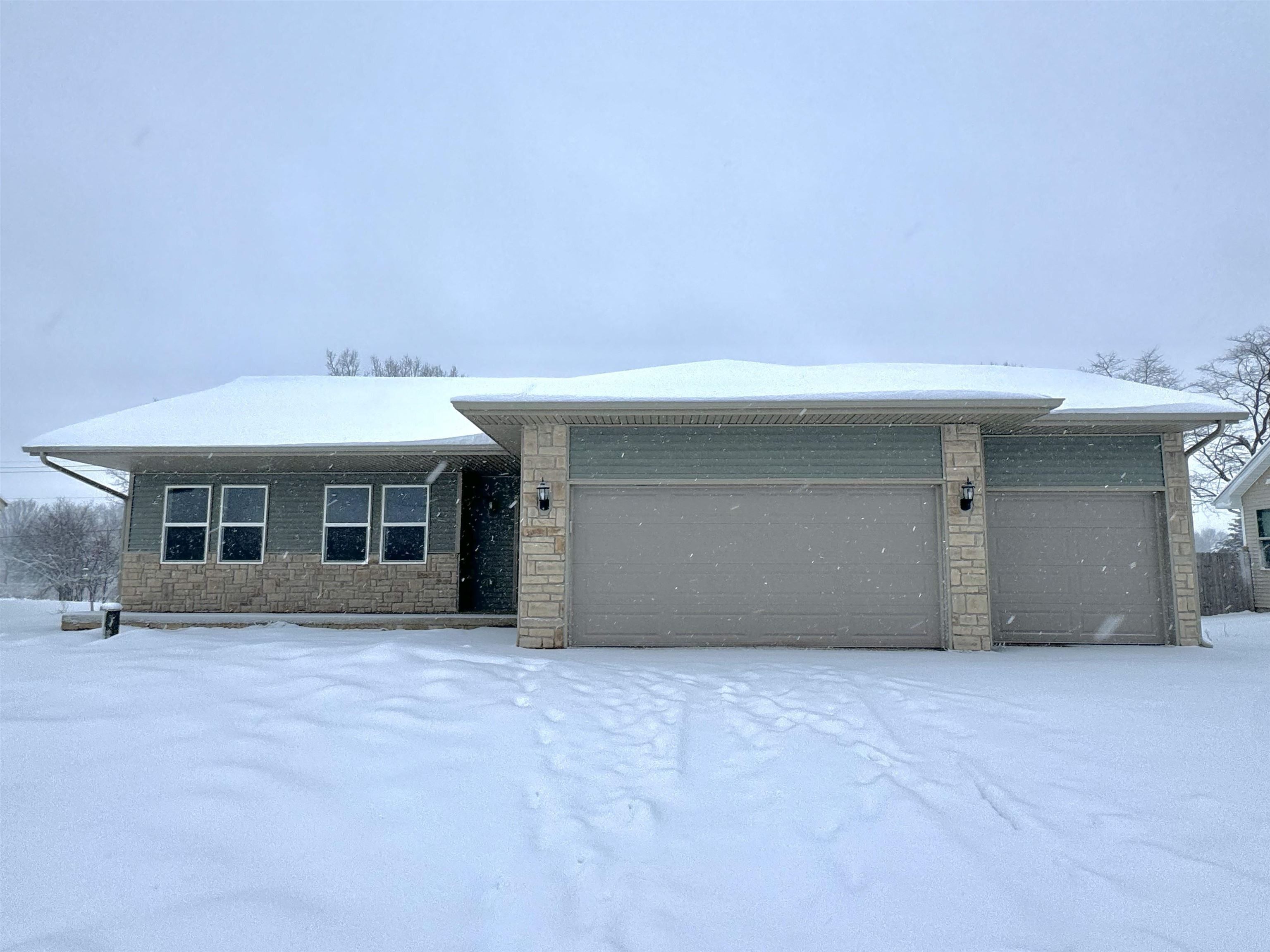 825 E Superior Drive. Edgerton, WI 53534