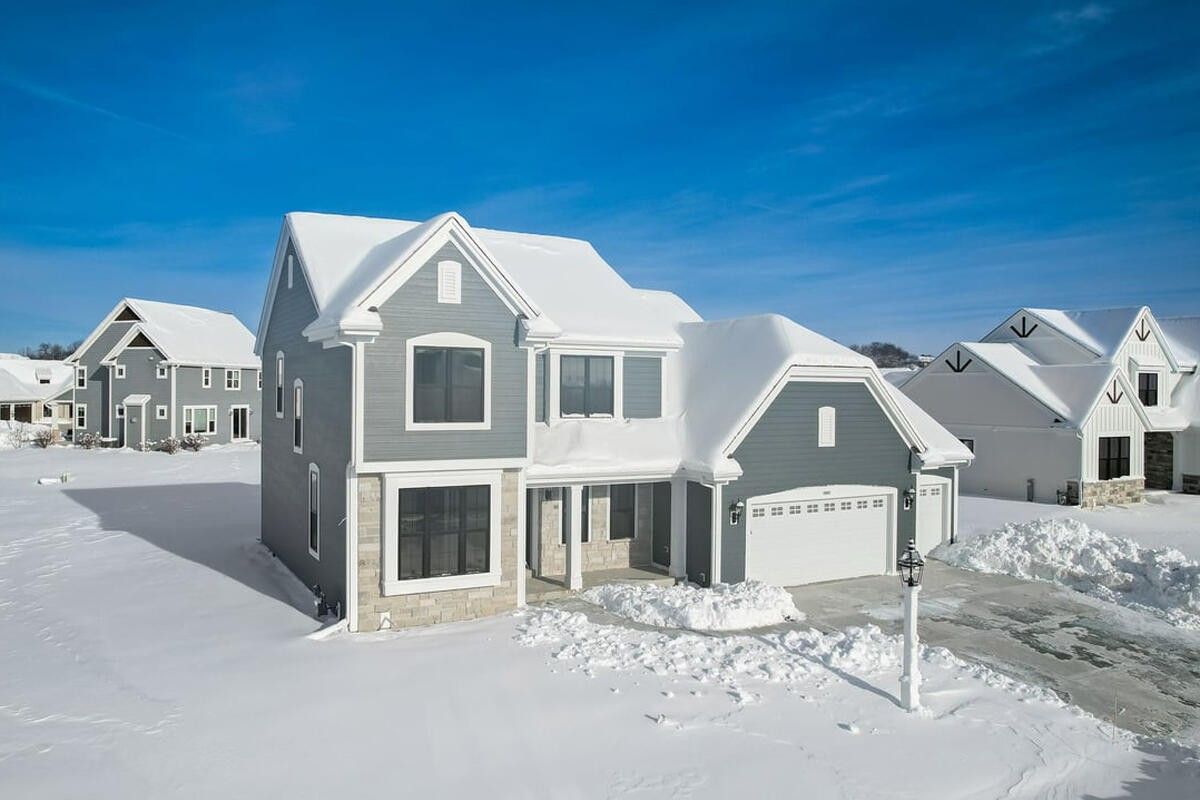 1601 White Deer Trl. Waukesha, WI 53189