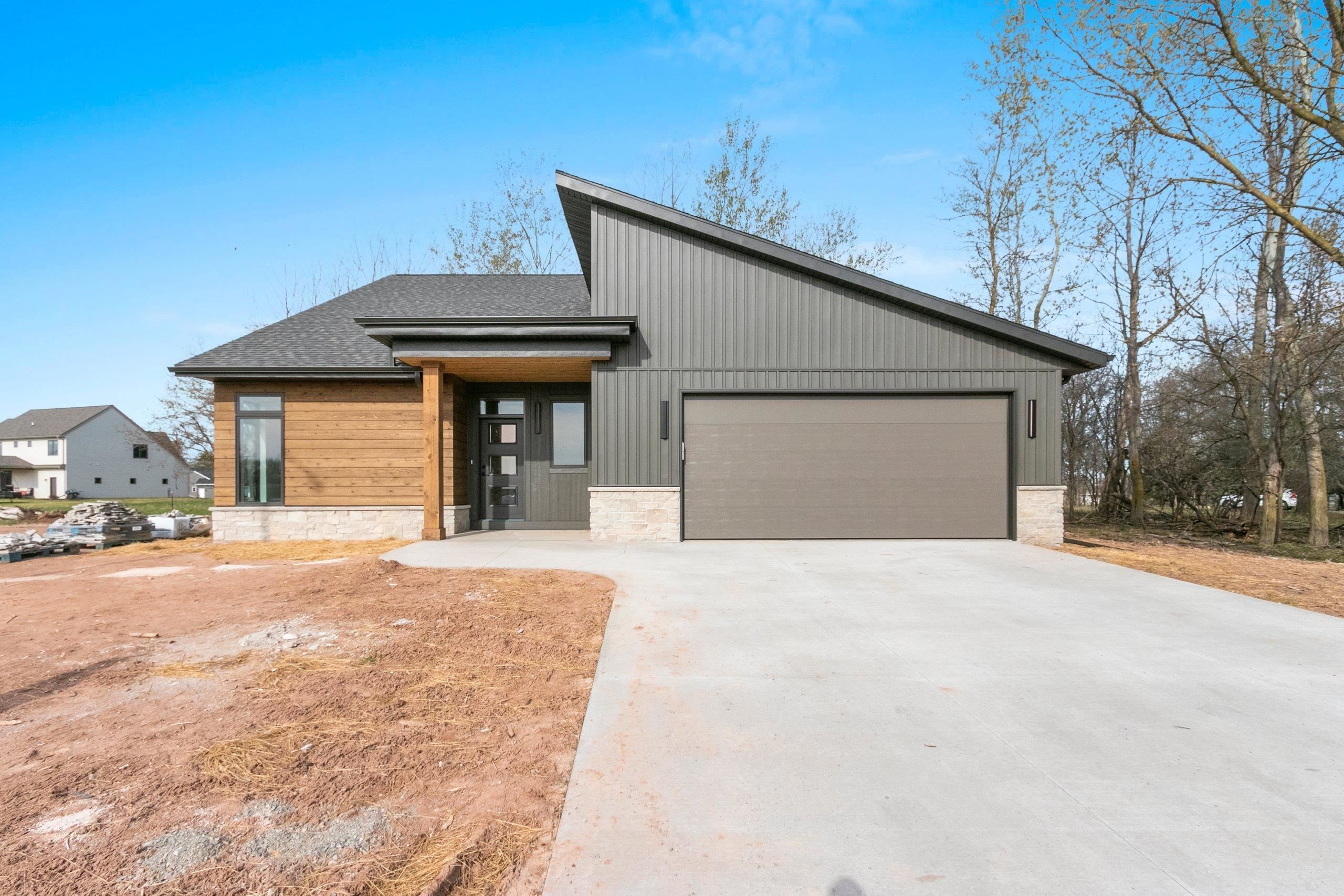 404 Riverview Ridge Place. Combined Locks, WI 54113