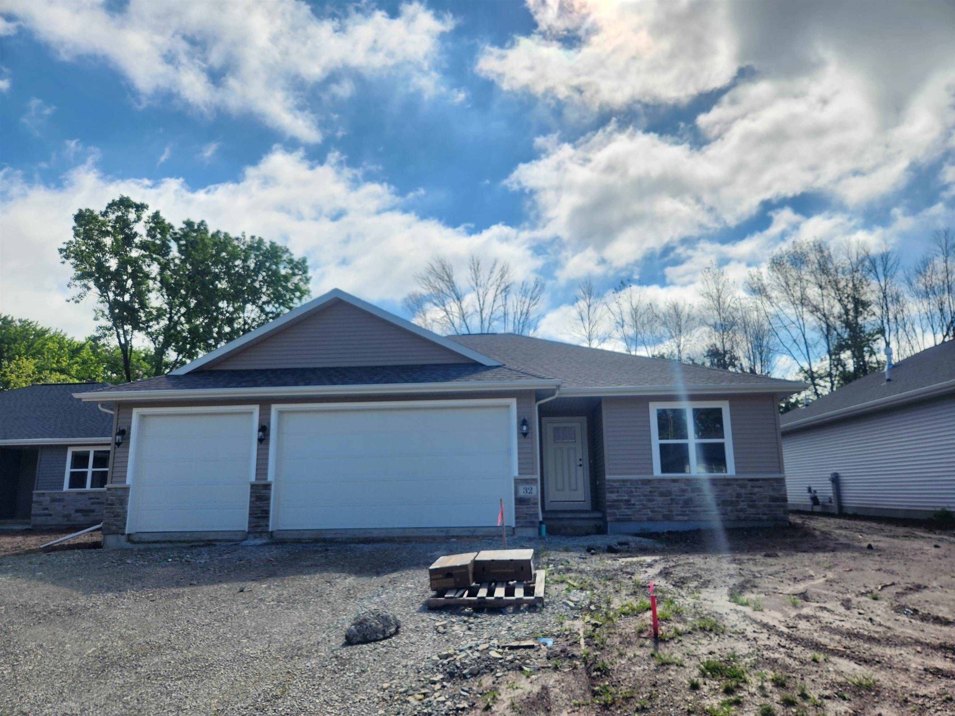 32 Ash Grove Place. Kaukauna, WI 54130