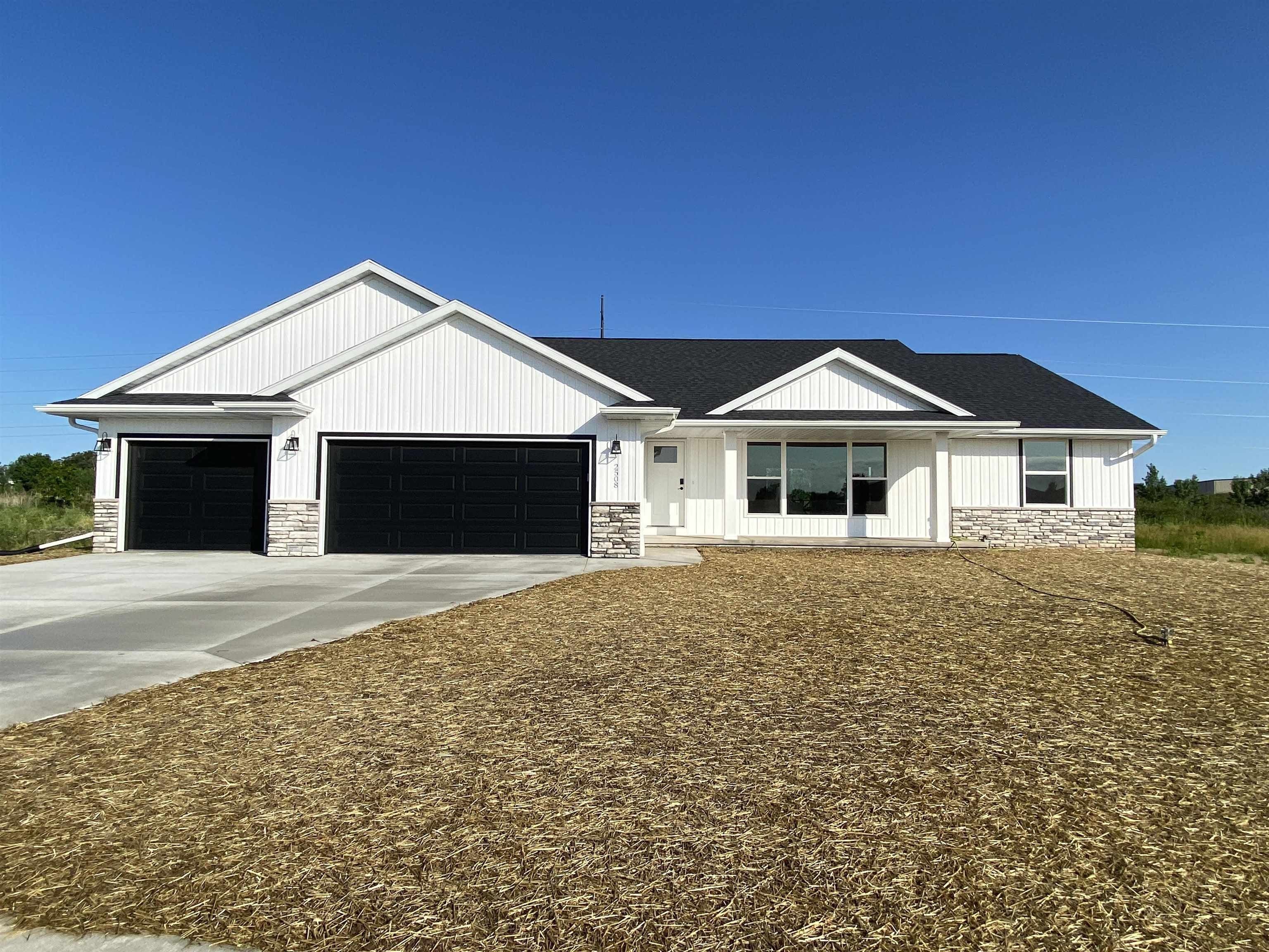 2508 Meadow Rose Lane. De Pere, WI 54115