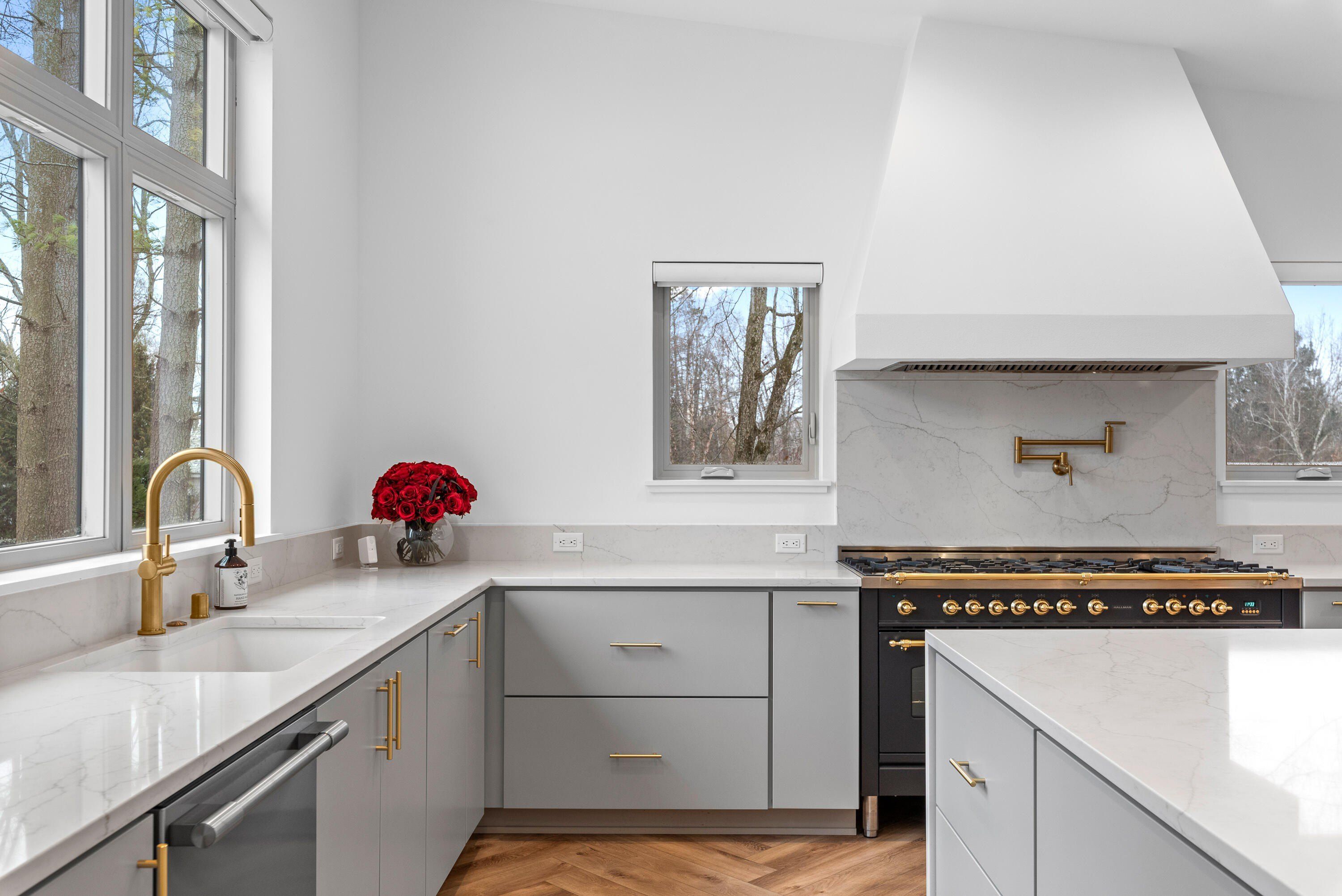 13480 N Lakewood Dr. Mequon, WI 53097