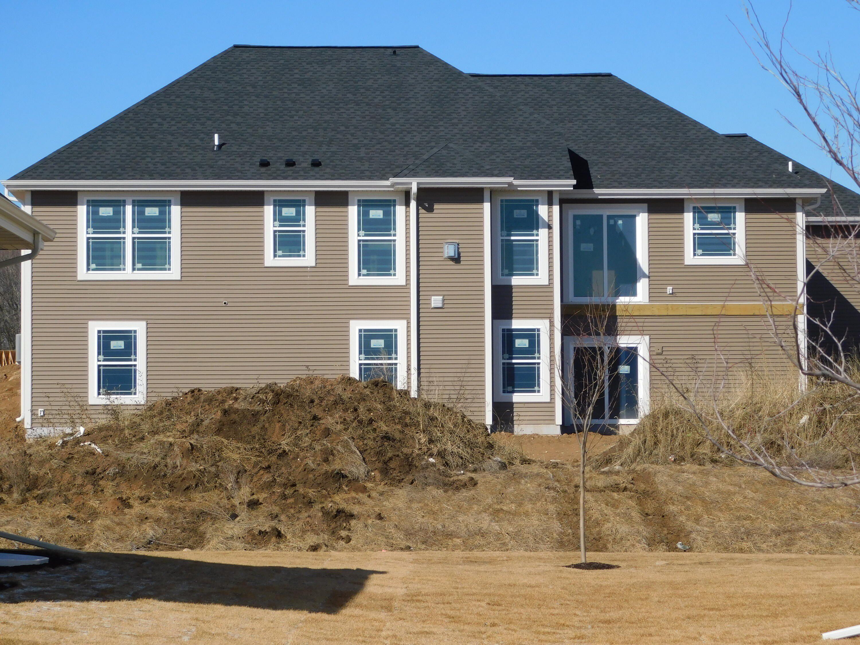 716 Hummingbird Ct. Grafton, WI 53024