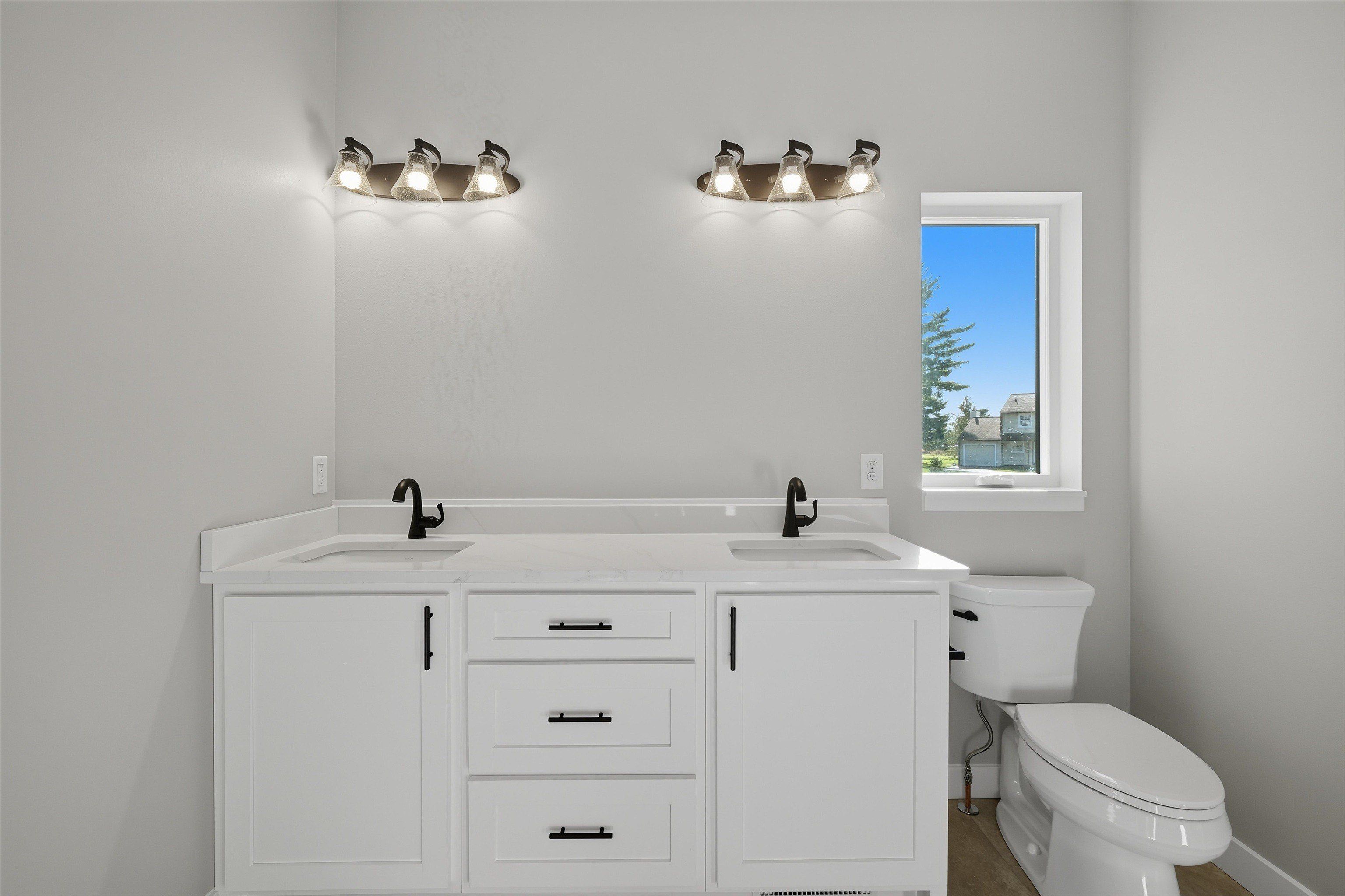 806 Saddle Ridge. Portage, WI 53901