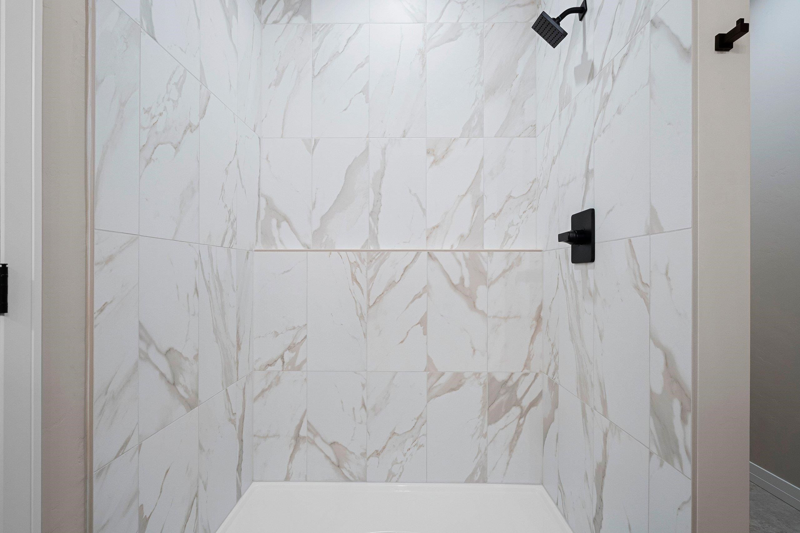 2882 Howard Commons. Howard, WI 54313