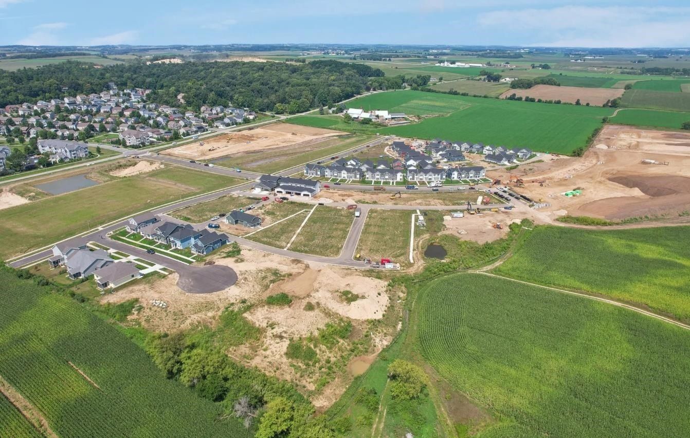 6643 Redpoll Road. Middleton, WI 53562