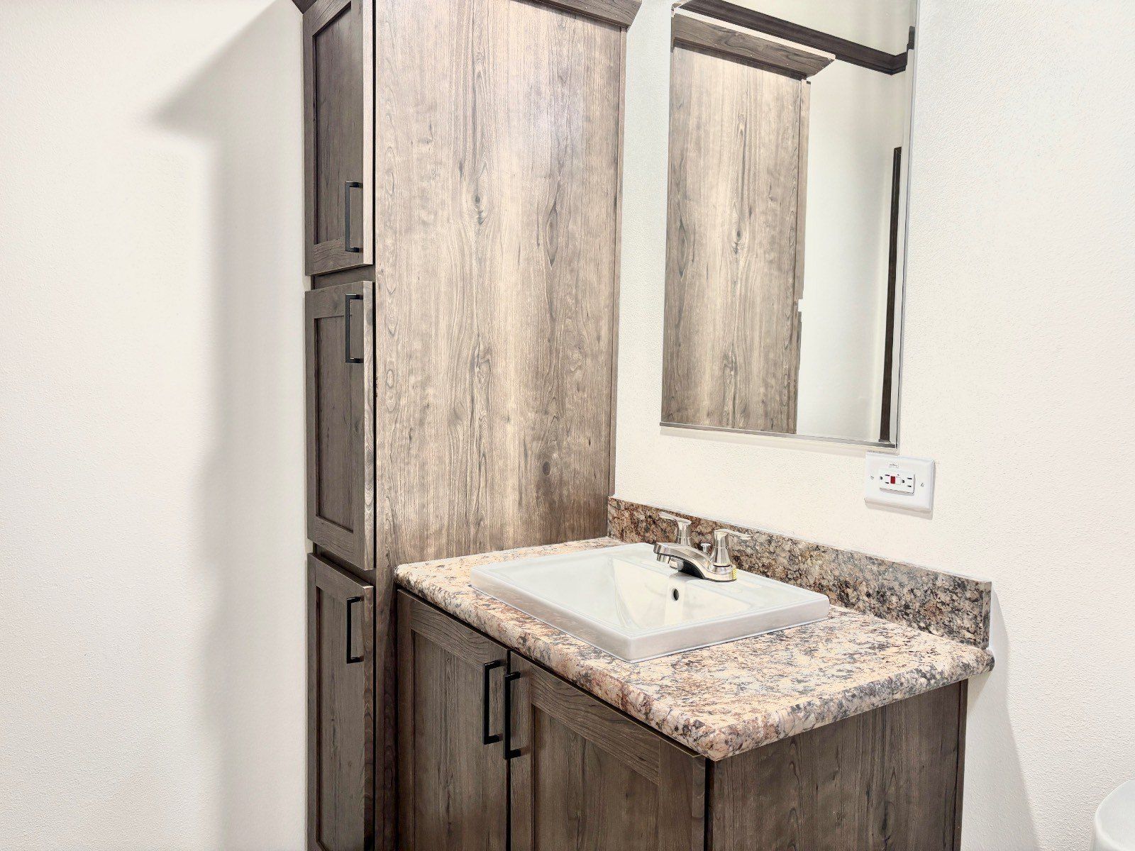 389 Tulip Ln E. Altoona, WI 54720