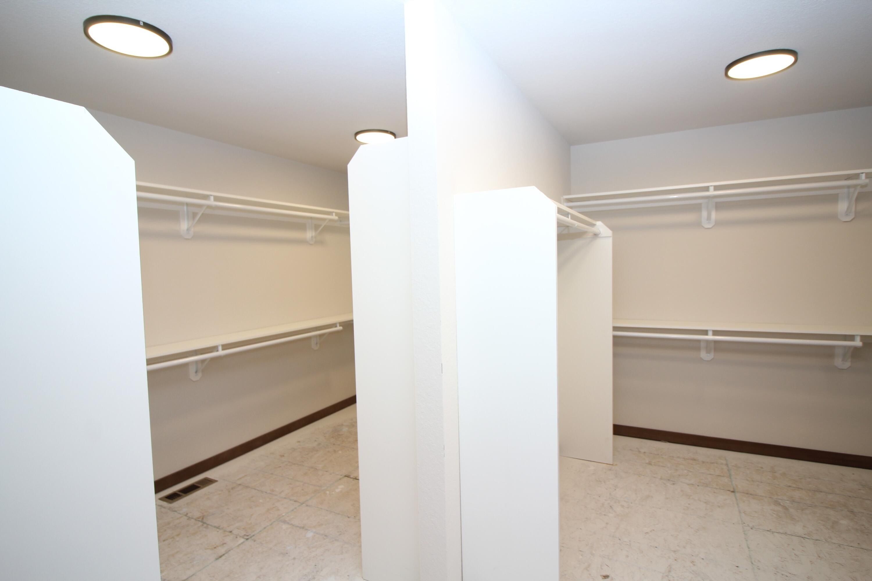 725 Brookview Ct. Racine, WI 53402