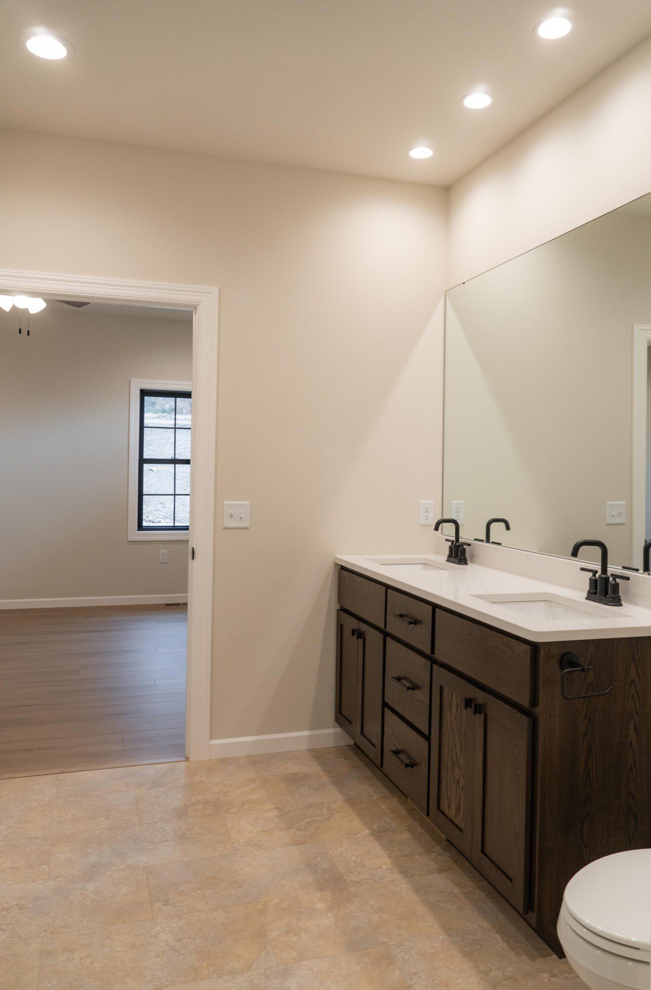 619 Johnson Pl. Onalaska, WI 54650