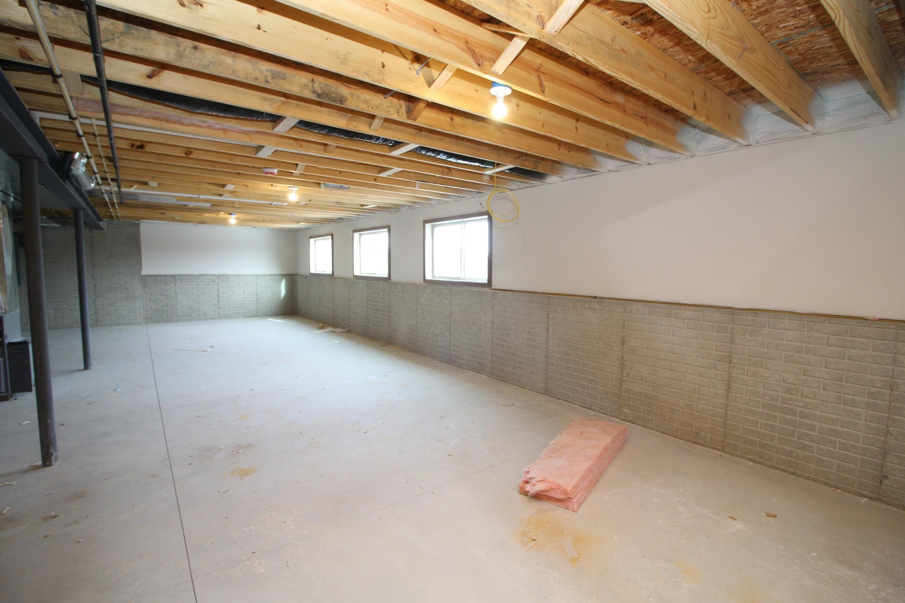 912 Fairway Dr. Twin Lakes, WI 53181