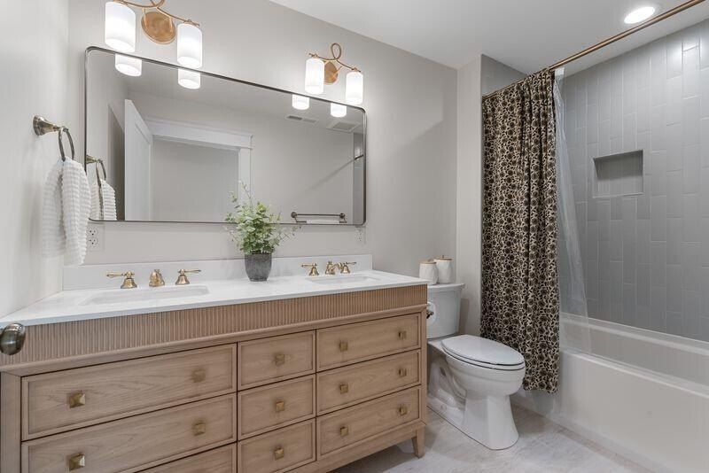 3711 N Downer Ave. Shorewood, WI 53211