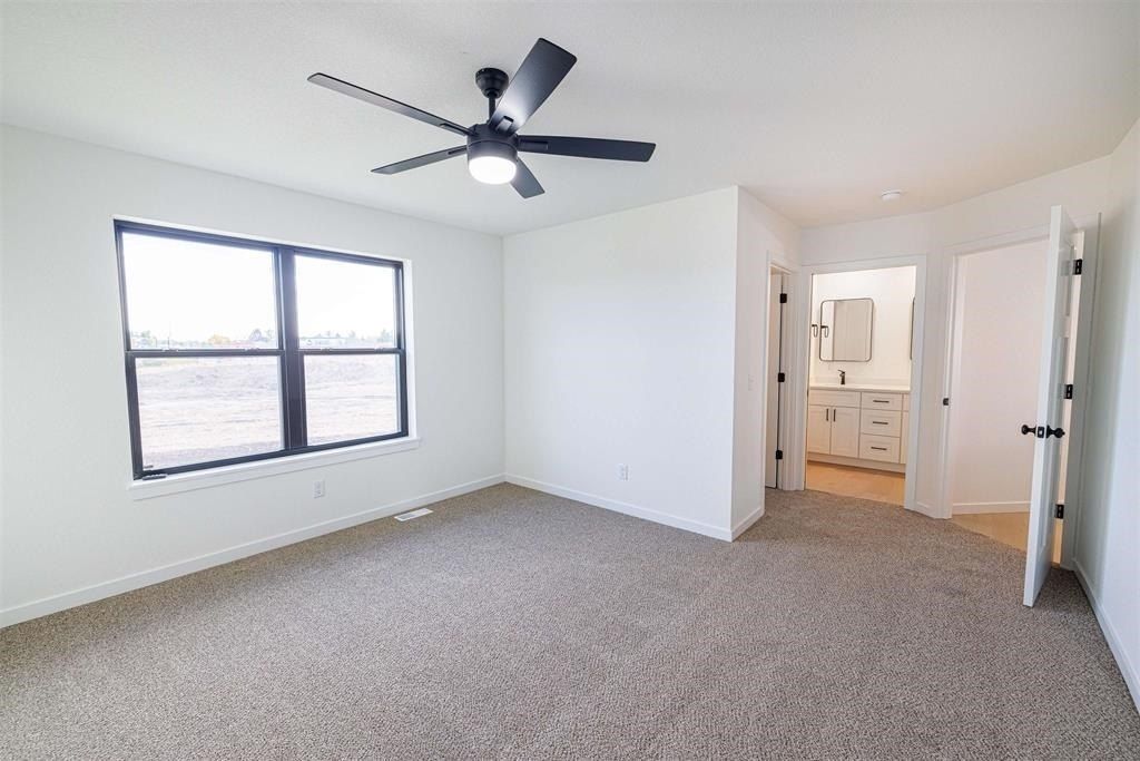 3805 N Woodbury Lane. Janesville, WI 53545