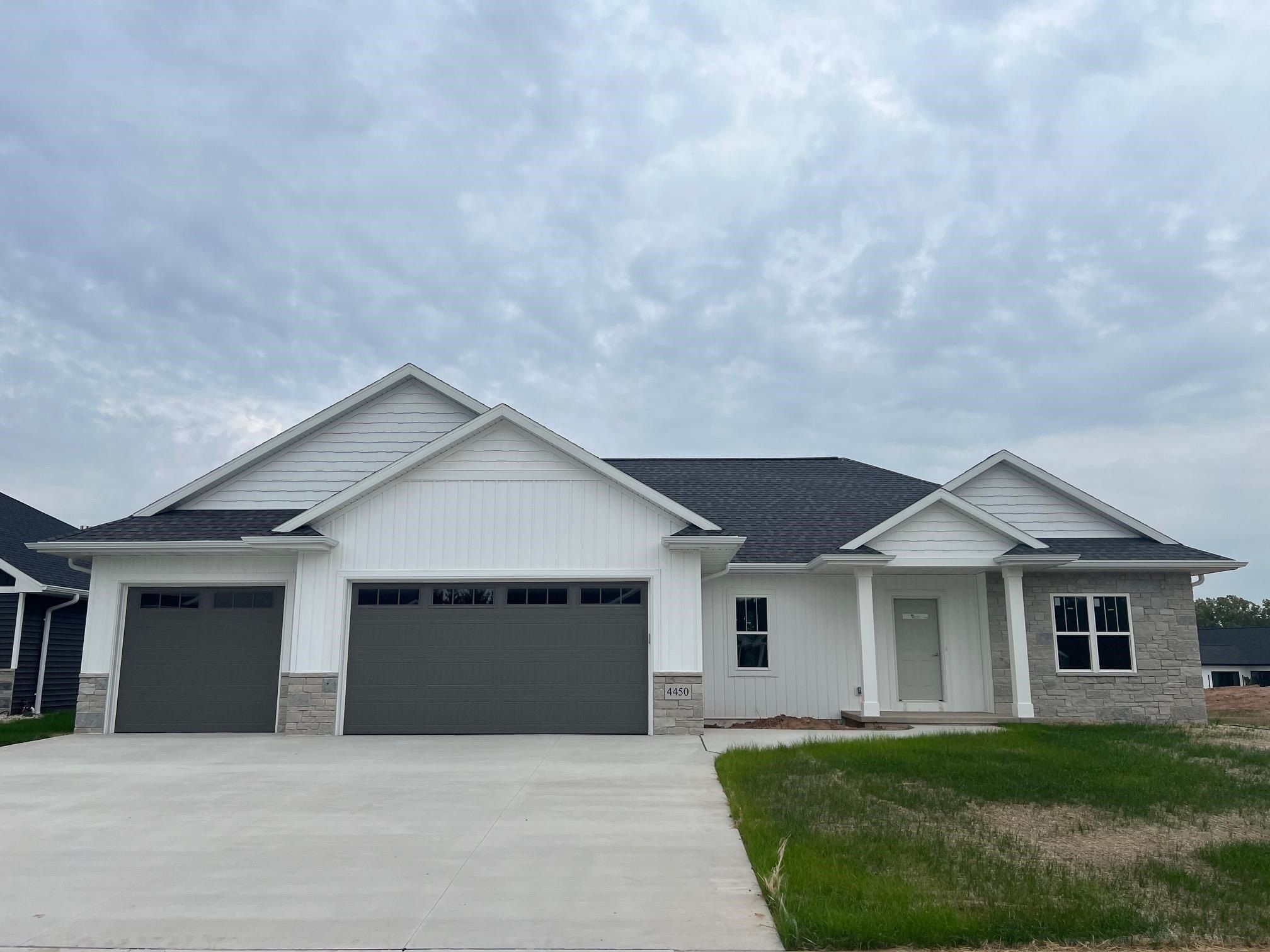 4450 Nature Ridge. Howard, WI 54313