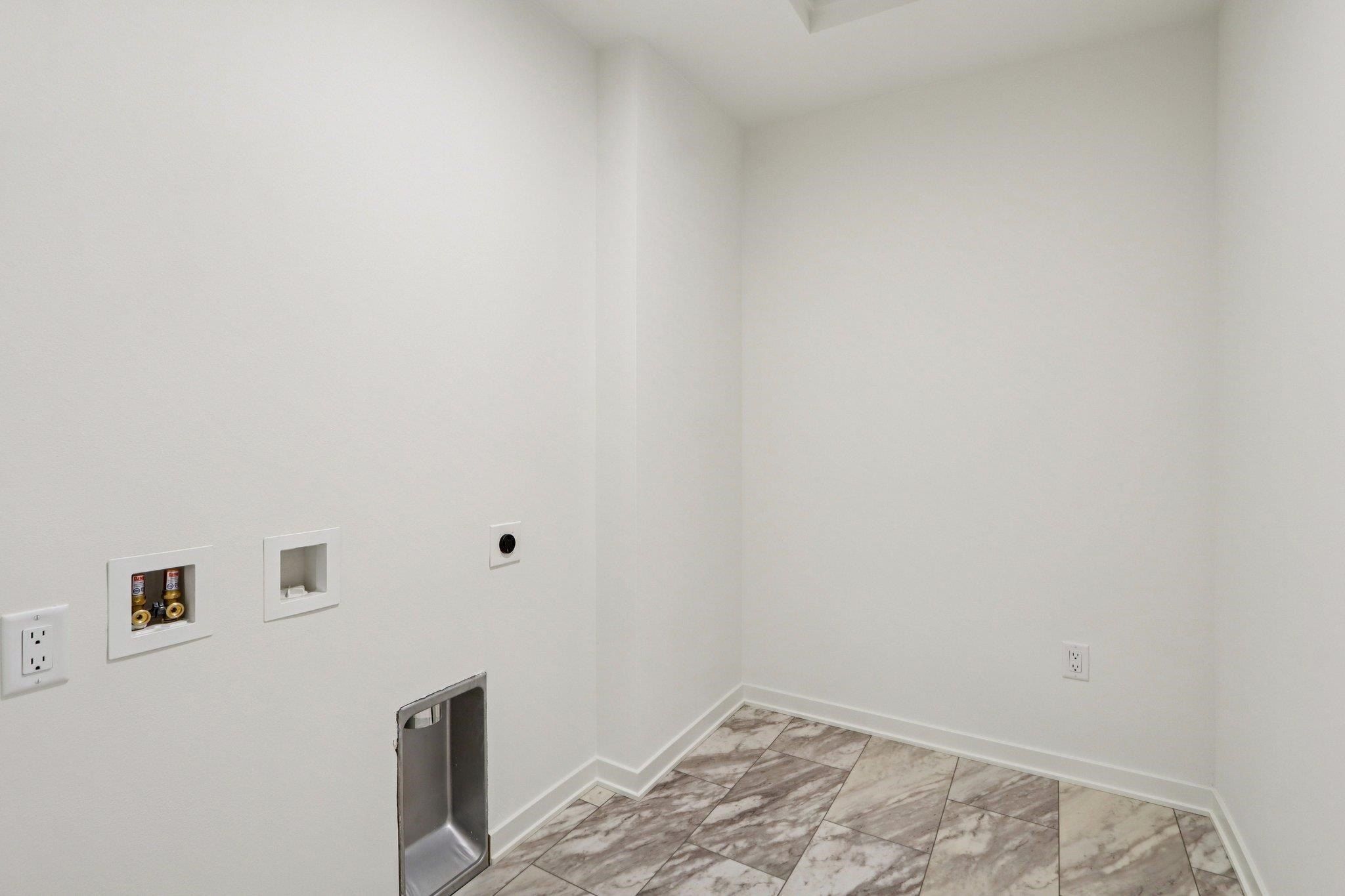 6643 Redpoll Road. Middleton, WI 53562