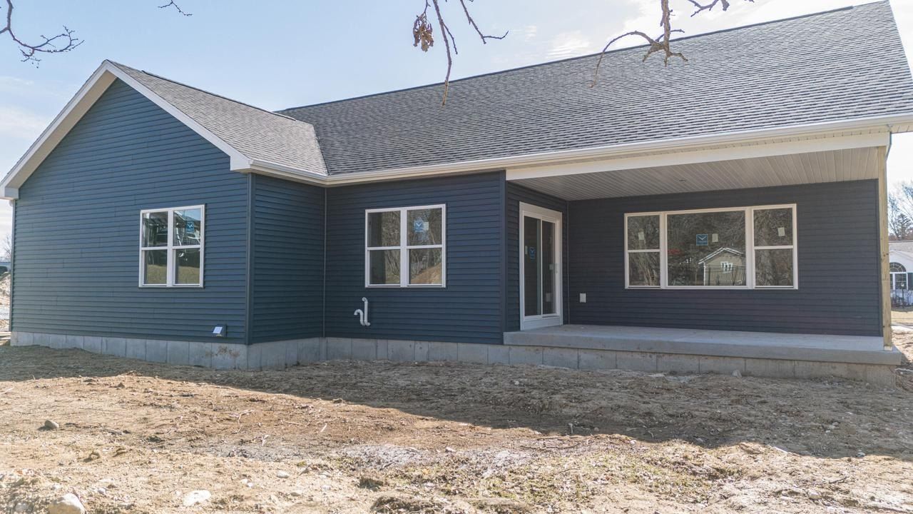 116 River Court. Theresa, WI 53091