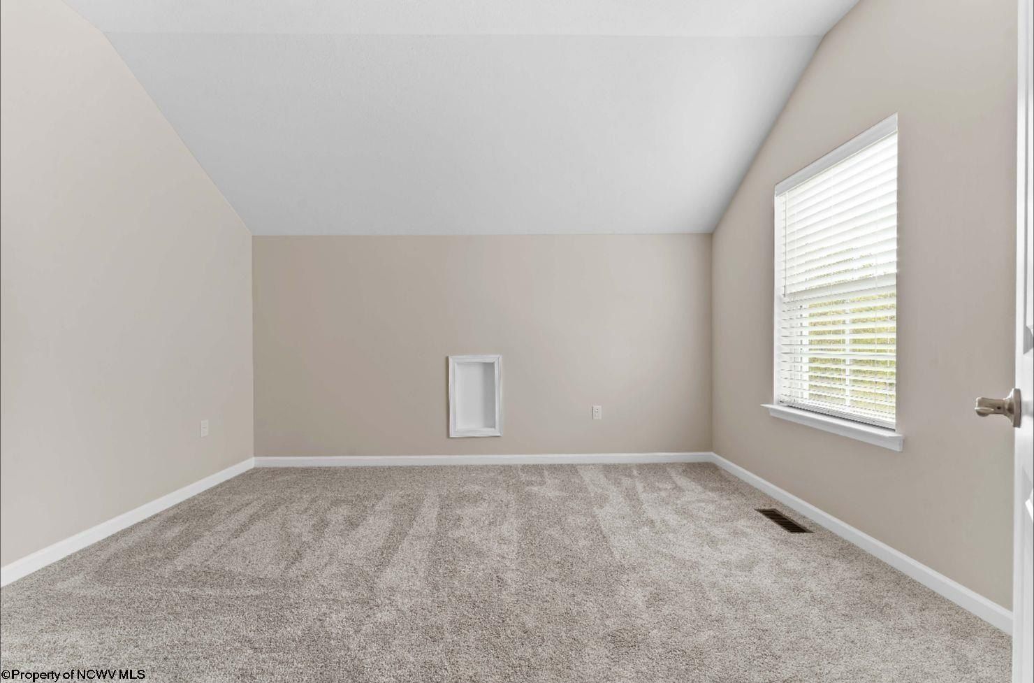 378 Lexington Circle. Bridgeport, WV 26330