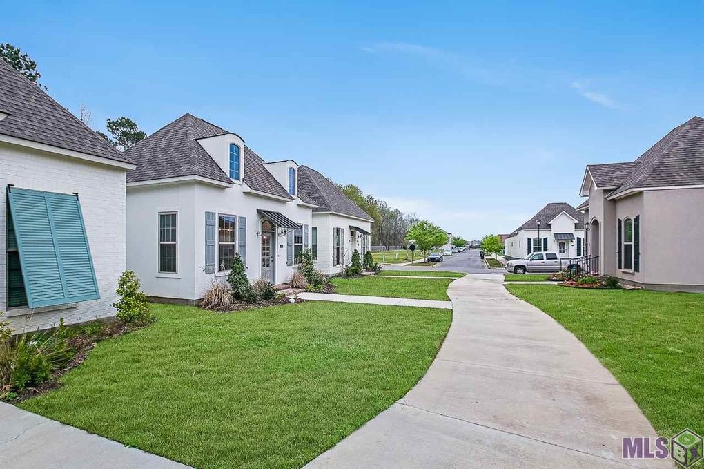 casa en The Garden por Acadiana Group