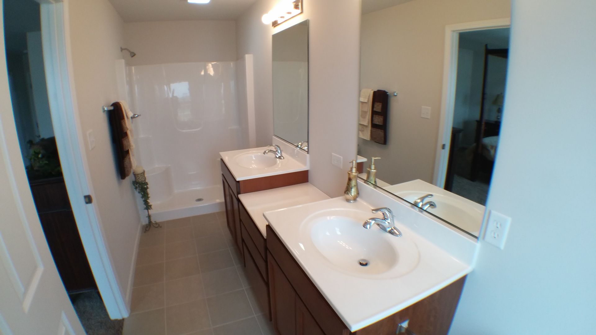 MBR Bath Van/Shower