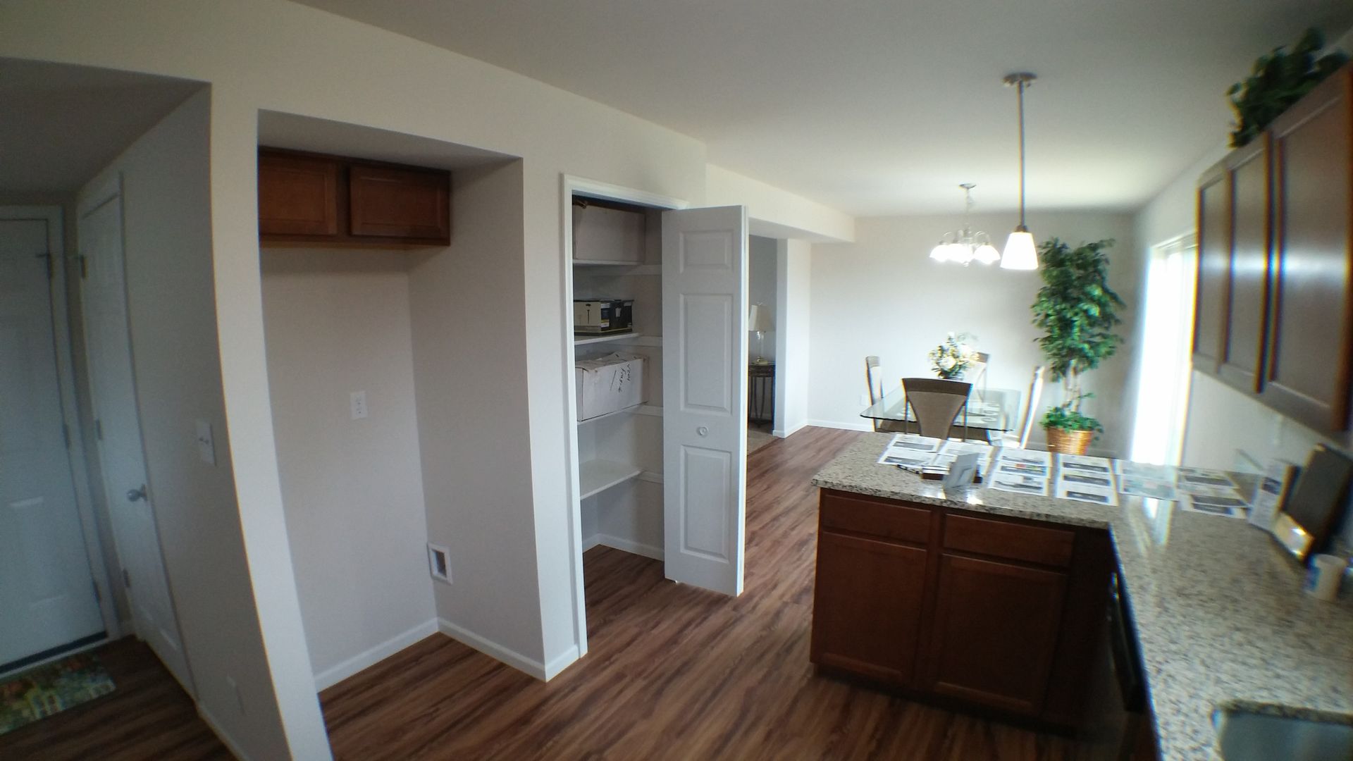 Kit.shows frig space/pantry/bkfst bar