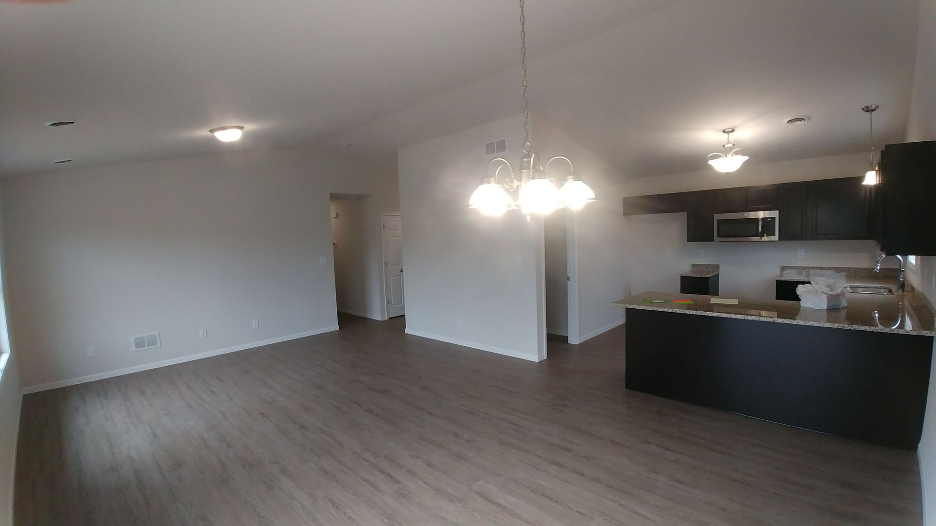 Great Room/Kitchen w/Opt Bkfst Bar