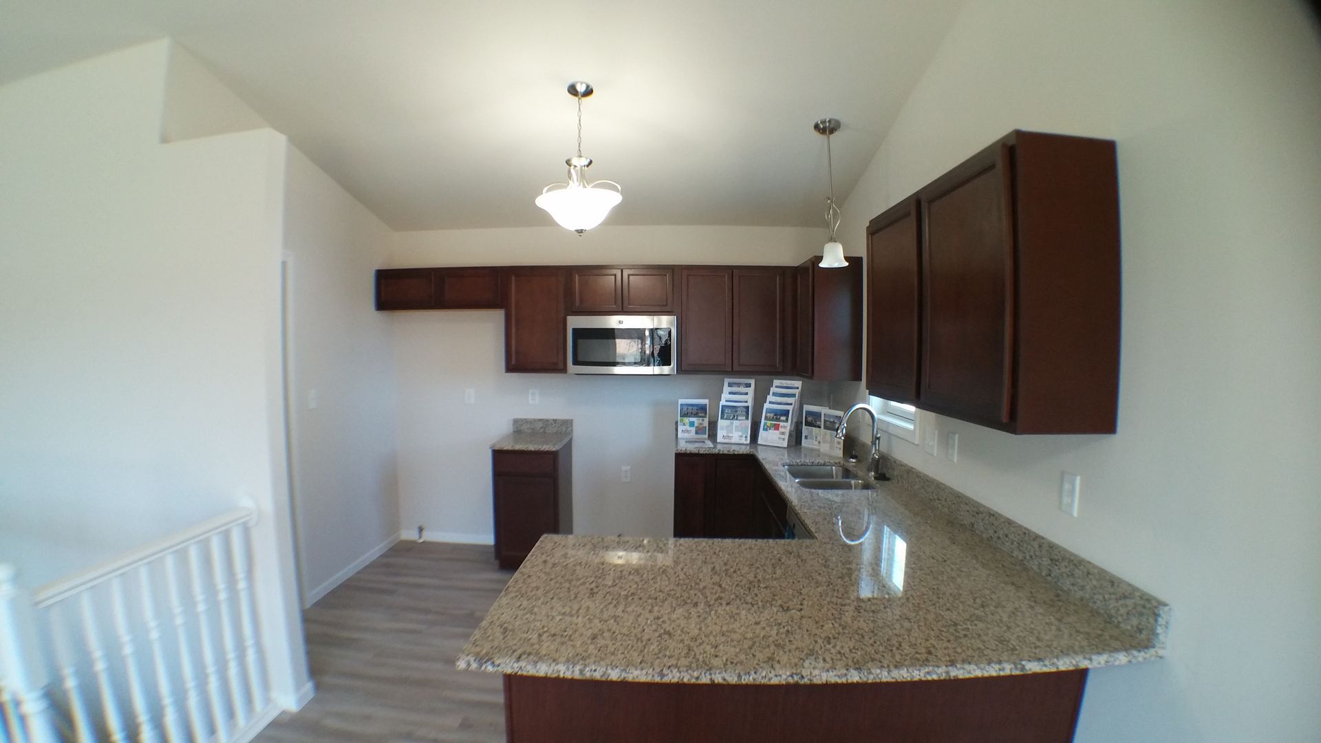 Kitchen w/Breakfast Bar