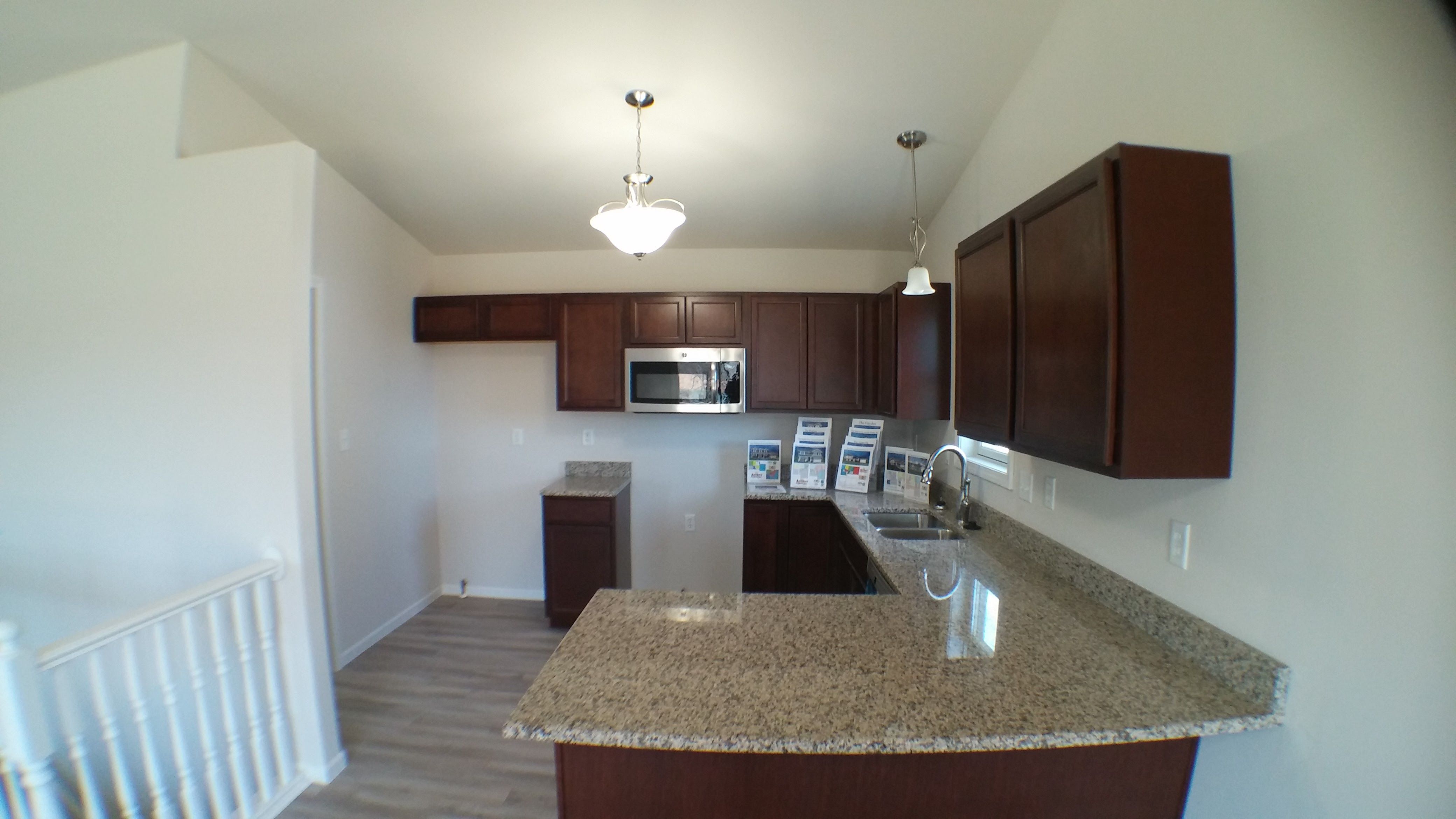 Kitchen w/Breakfast Bar