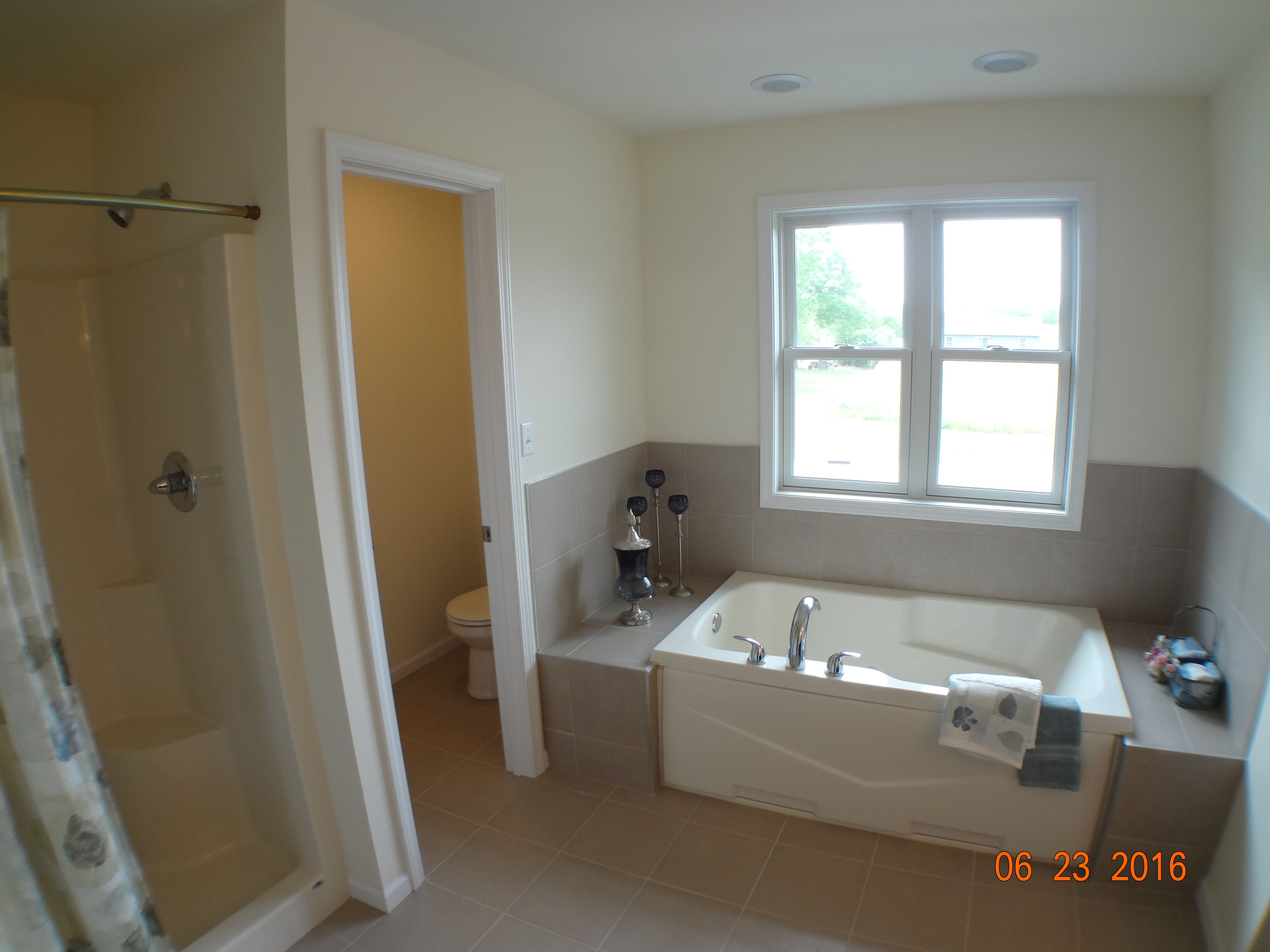 MBR Whirlpool/Toilet Cmp