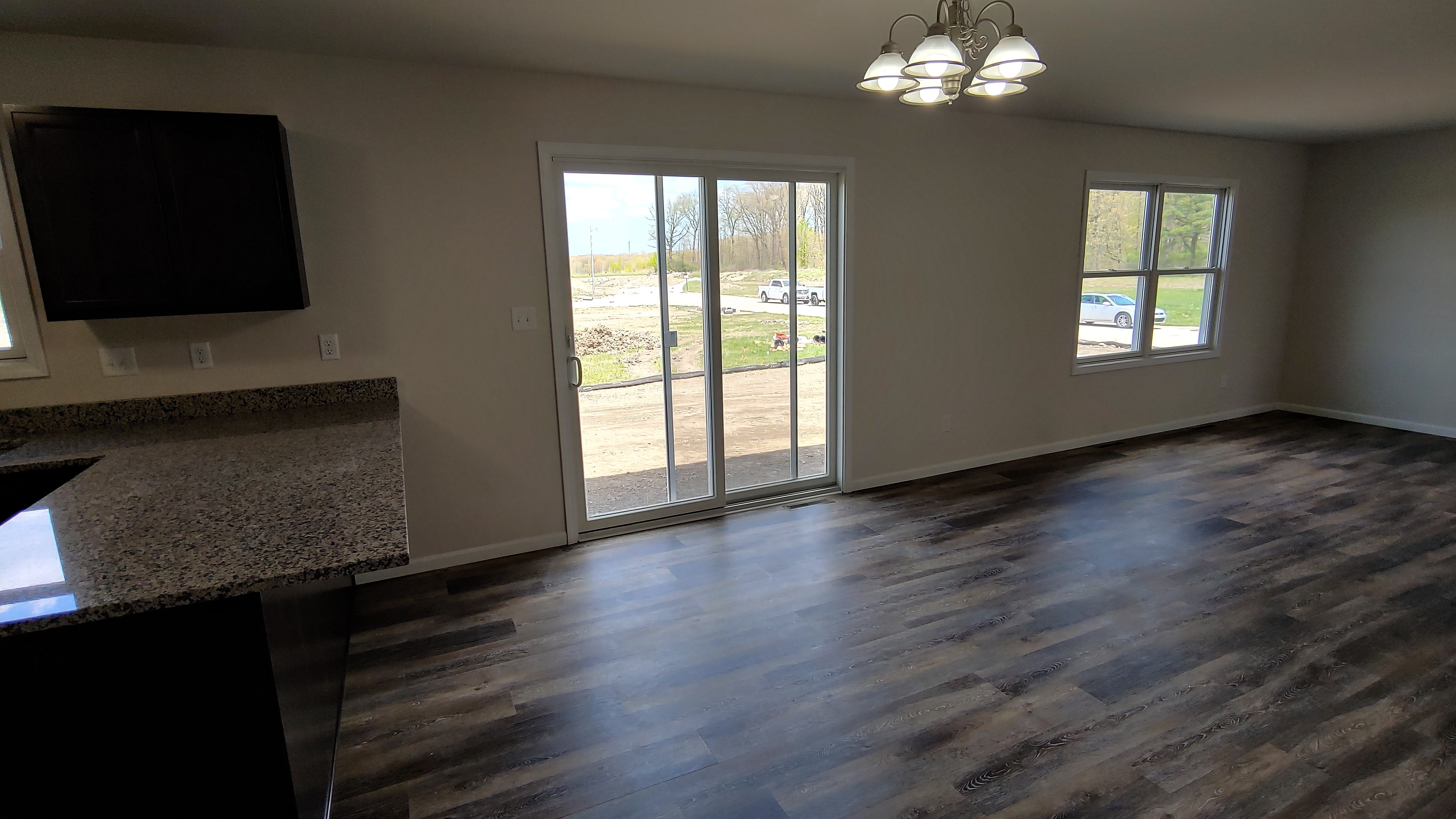 Bkfst Bar/Dining Rm/Fam Rm