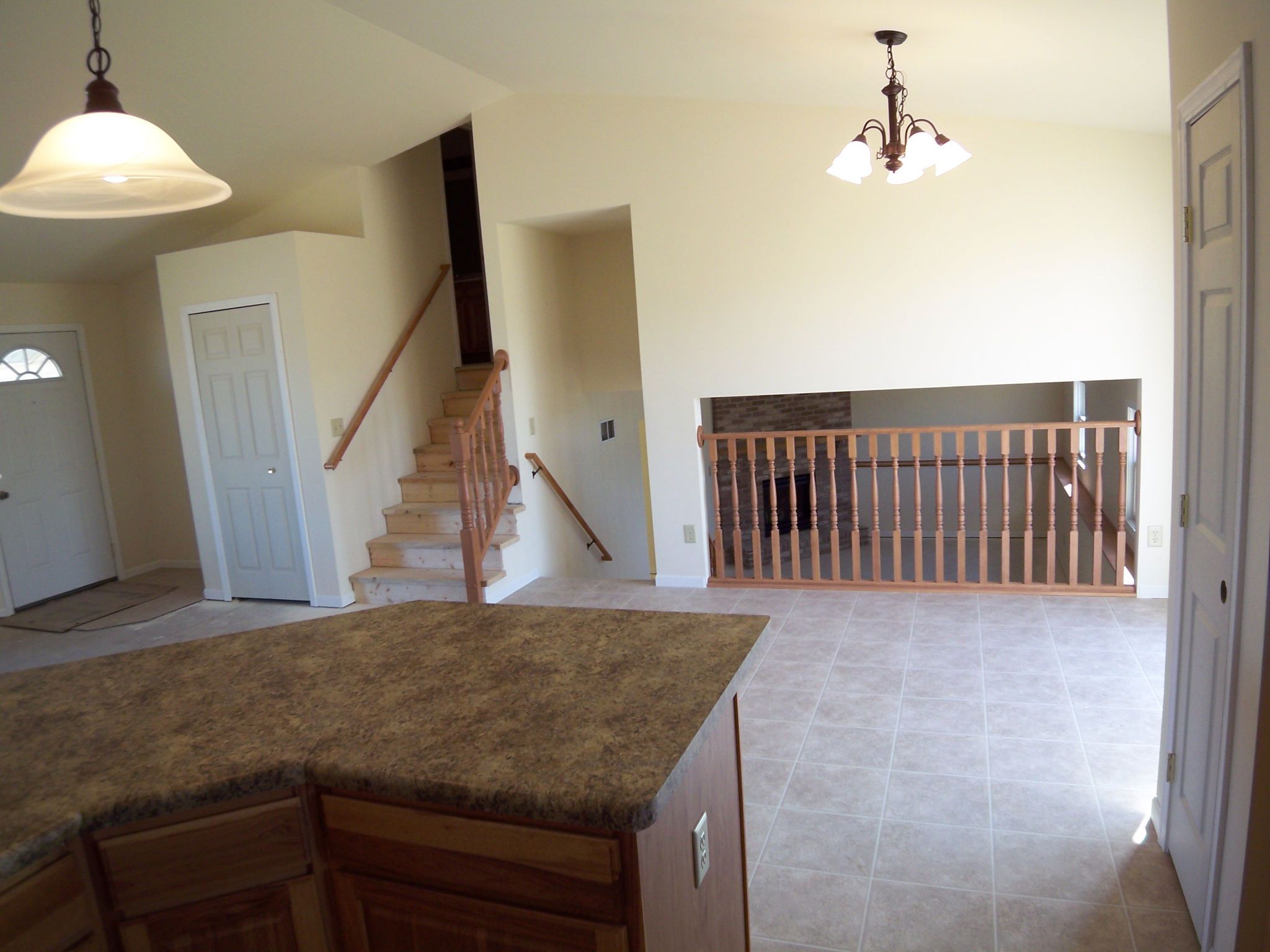 Dining w Crescent Island