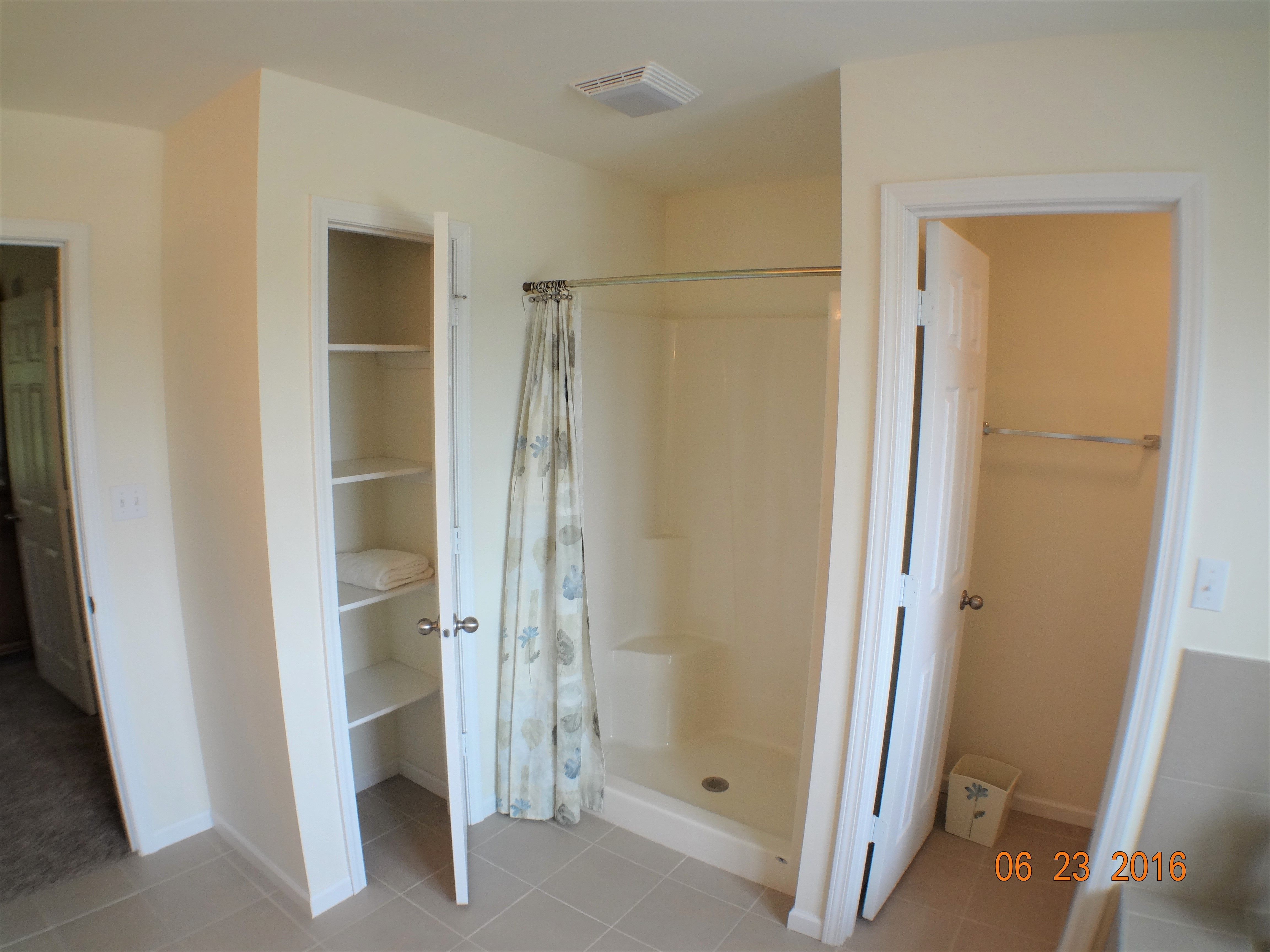 Master Shower / Linen