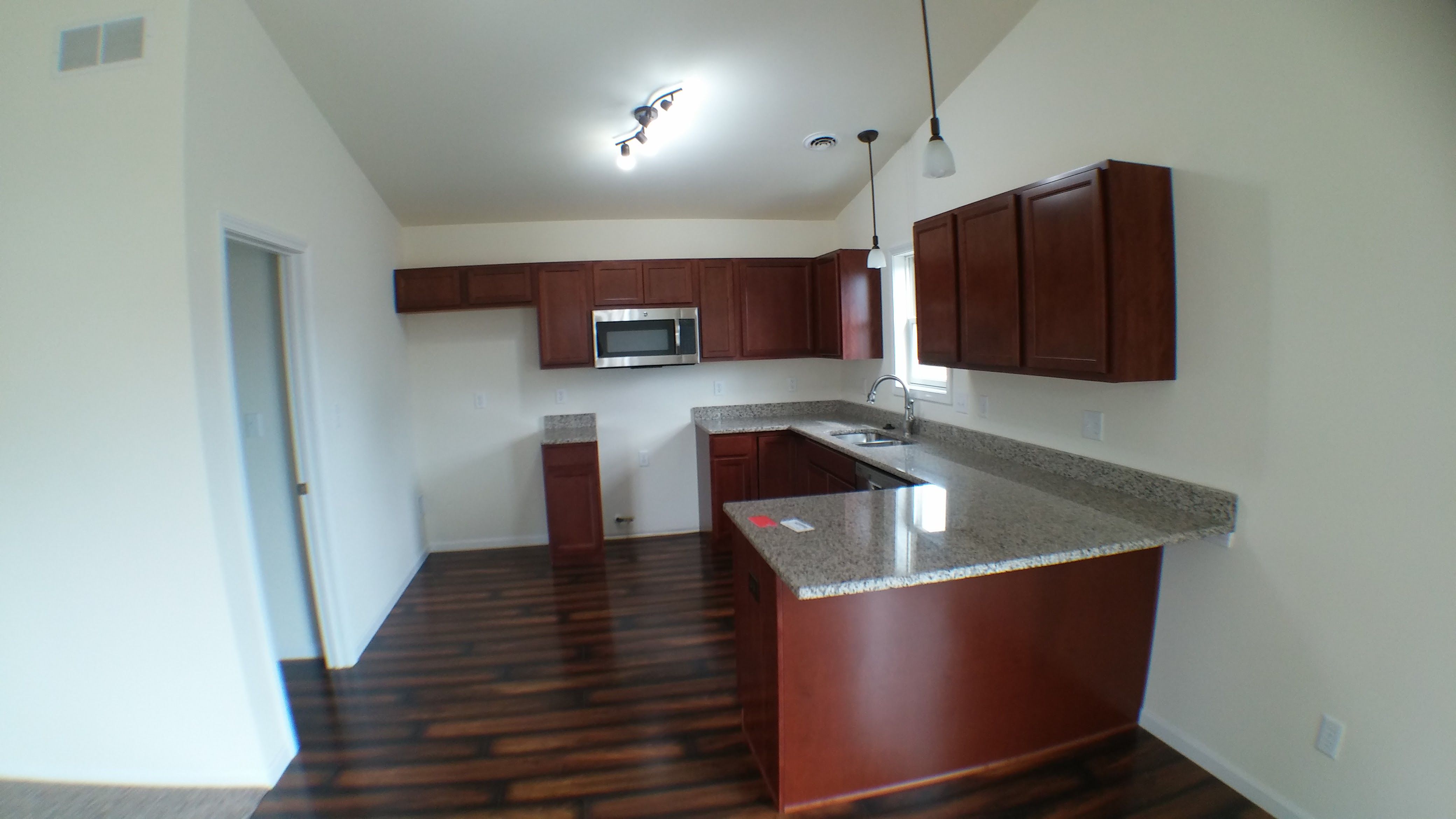 Kitchen w/optional breakfast bar