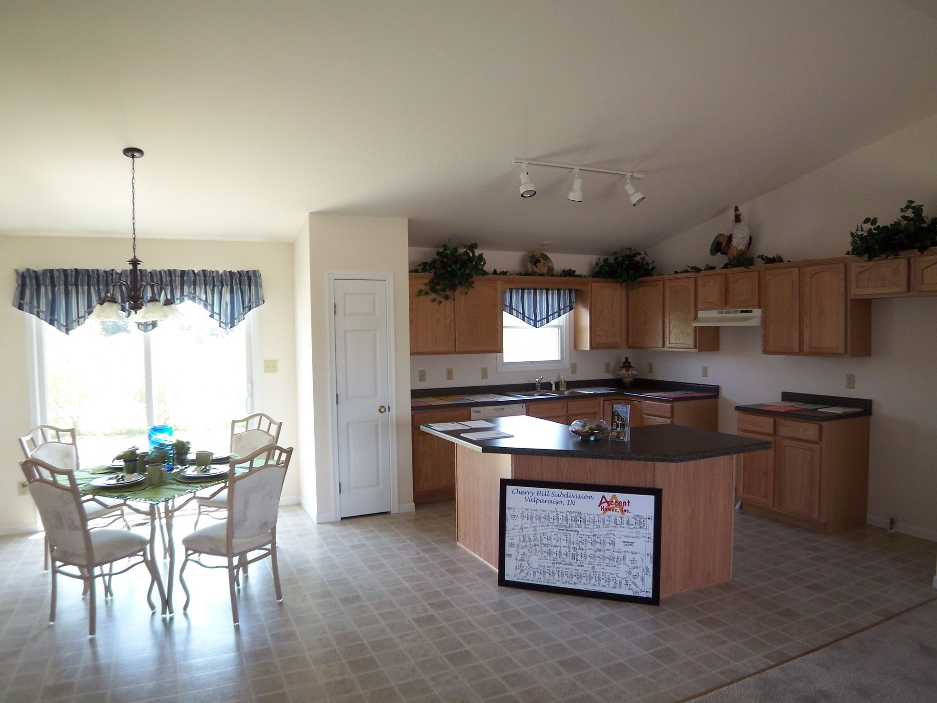 Kitchen/Dining Opt Crescent Island