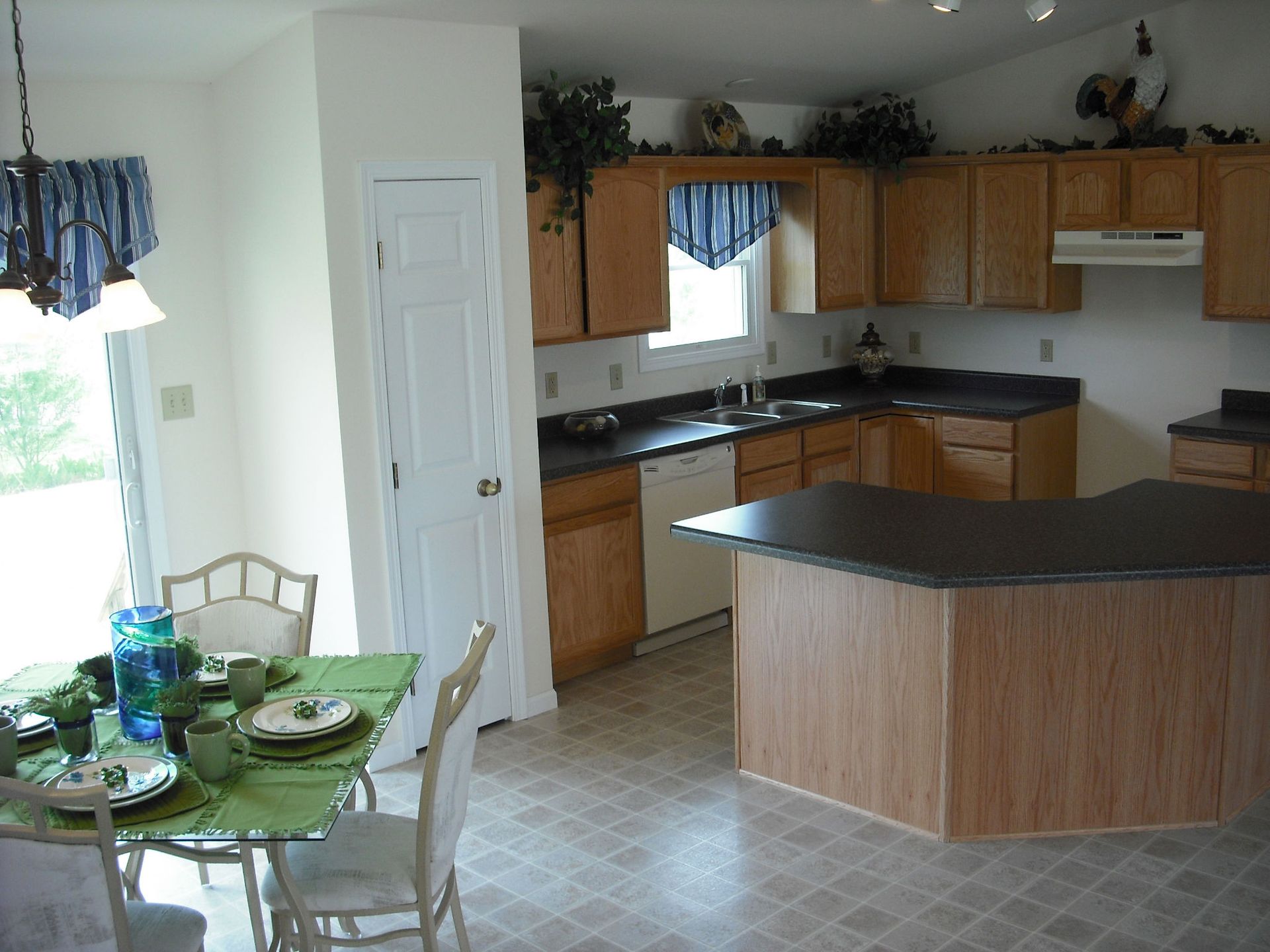 Kit/Dining Crescent Island