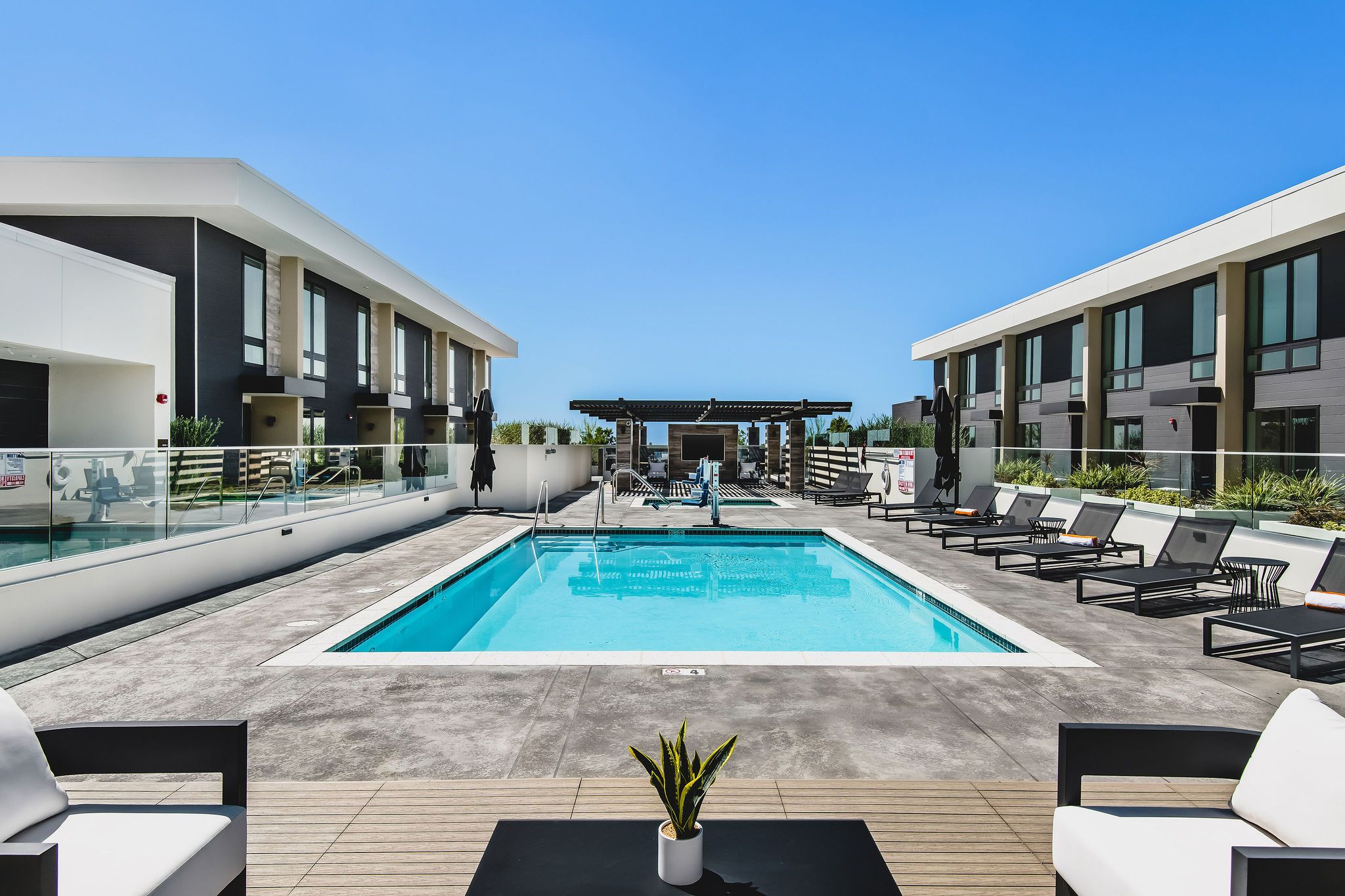 Amenity Deck Heated Pool & Lounge