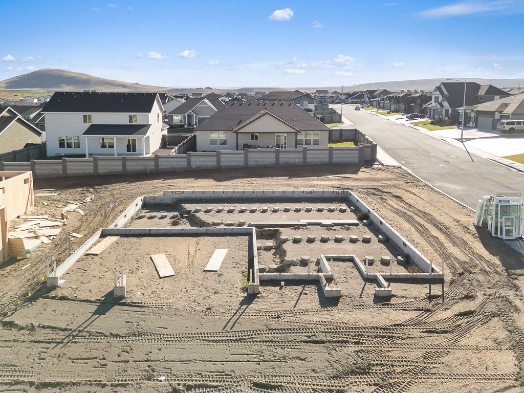 7963 Lennox ST (Plan 2205)